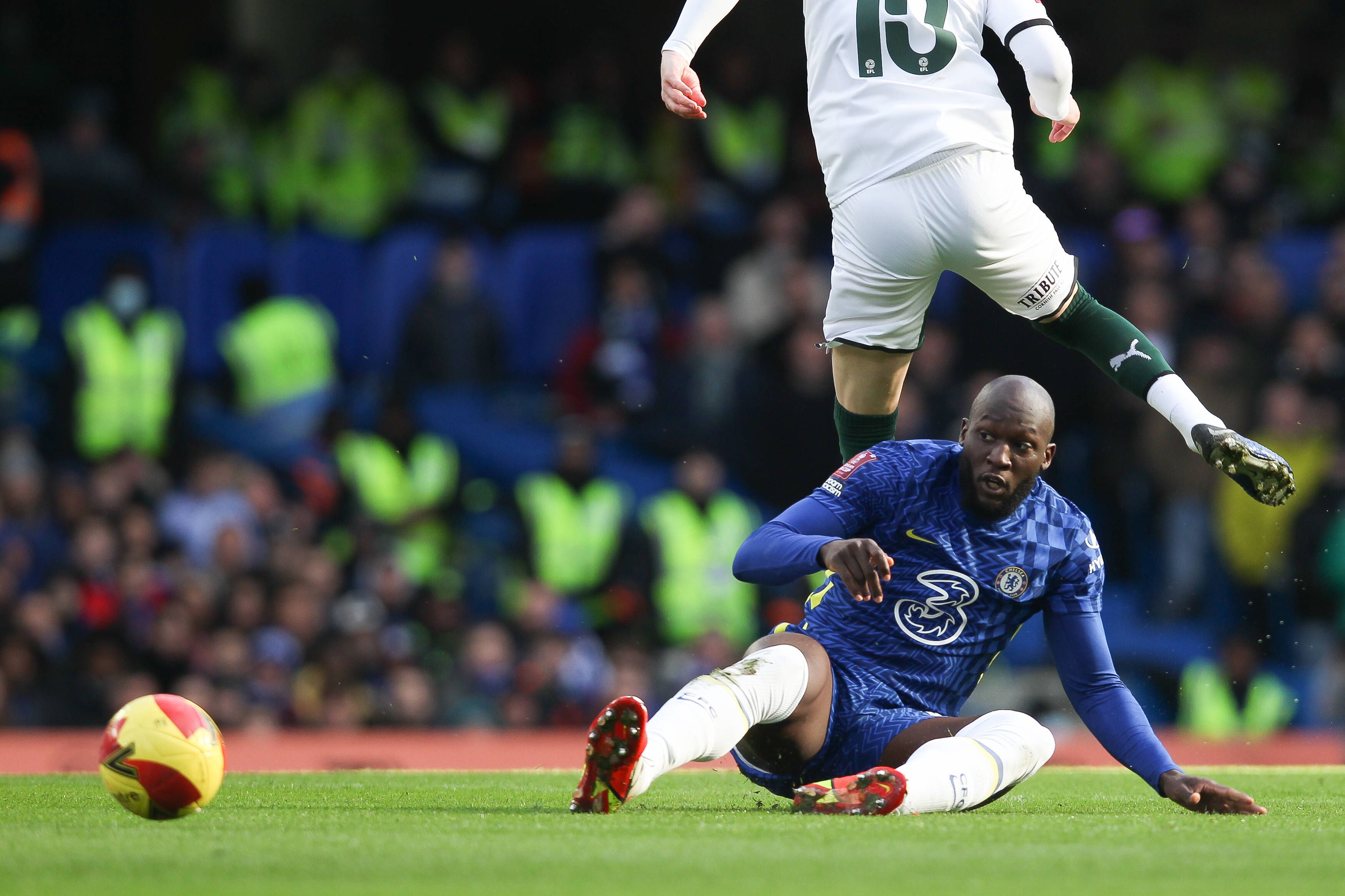 Romelu Lukaku am Boden