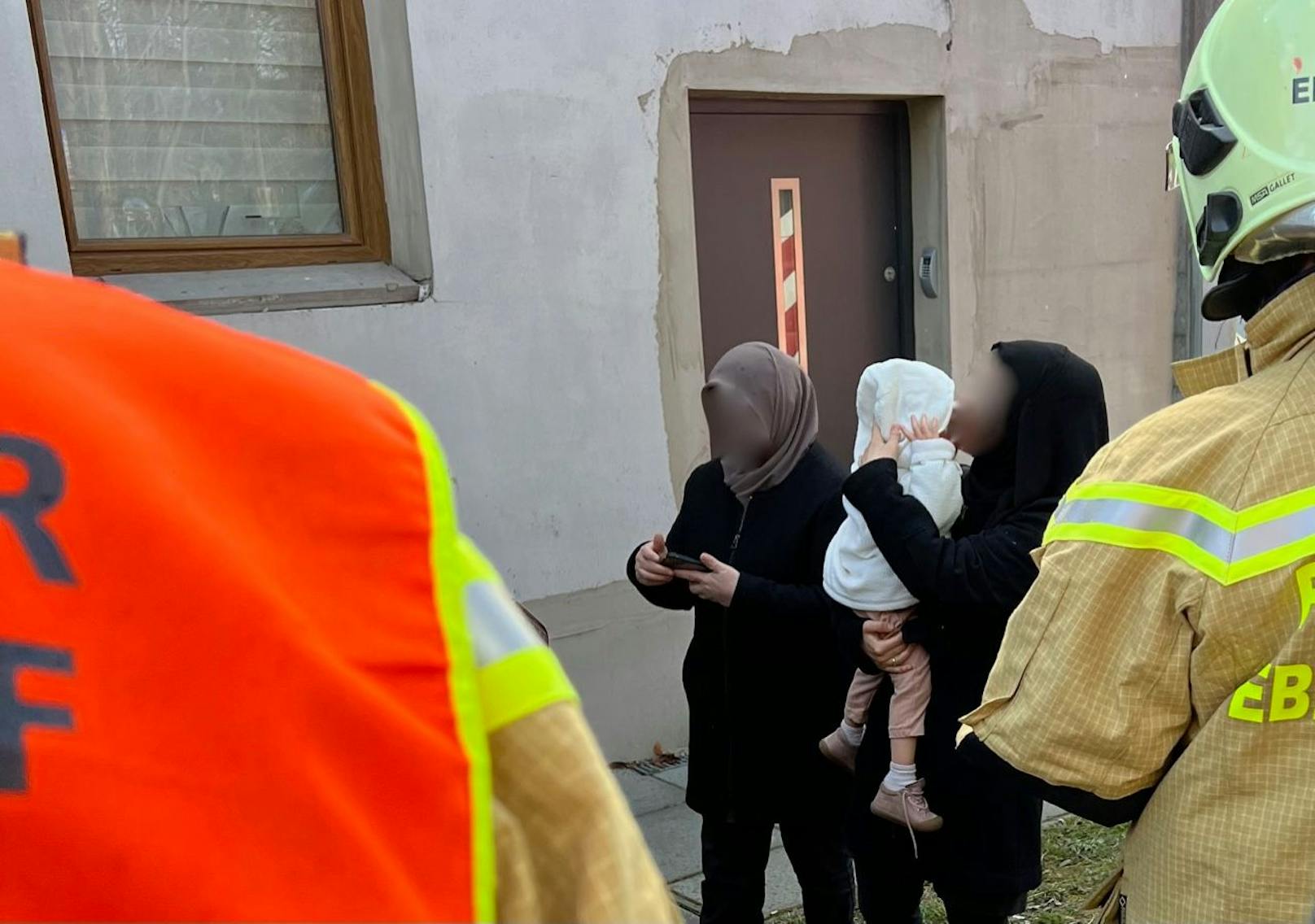 Feuerwehr befreite Kleinkind aus Pkw