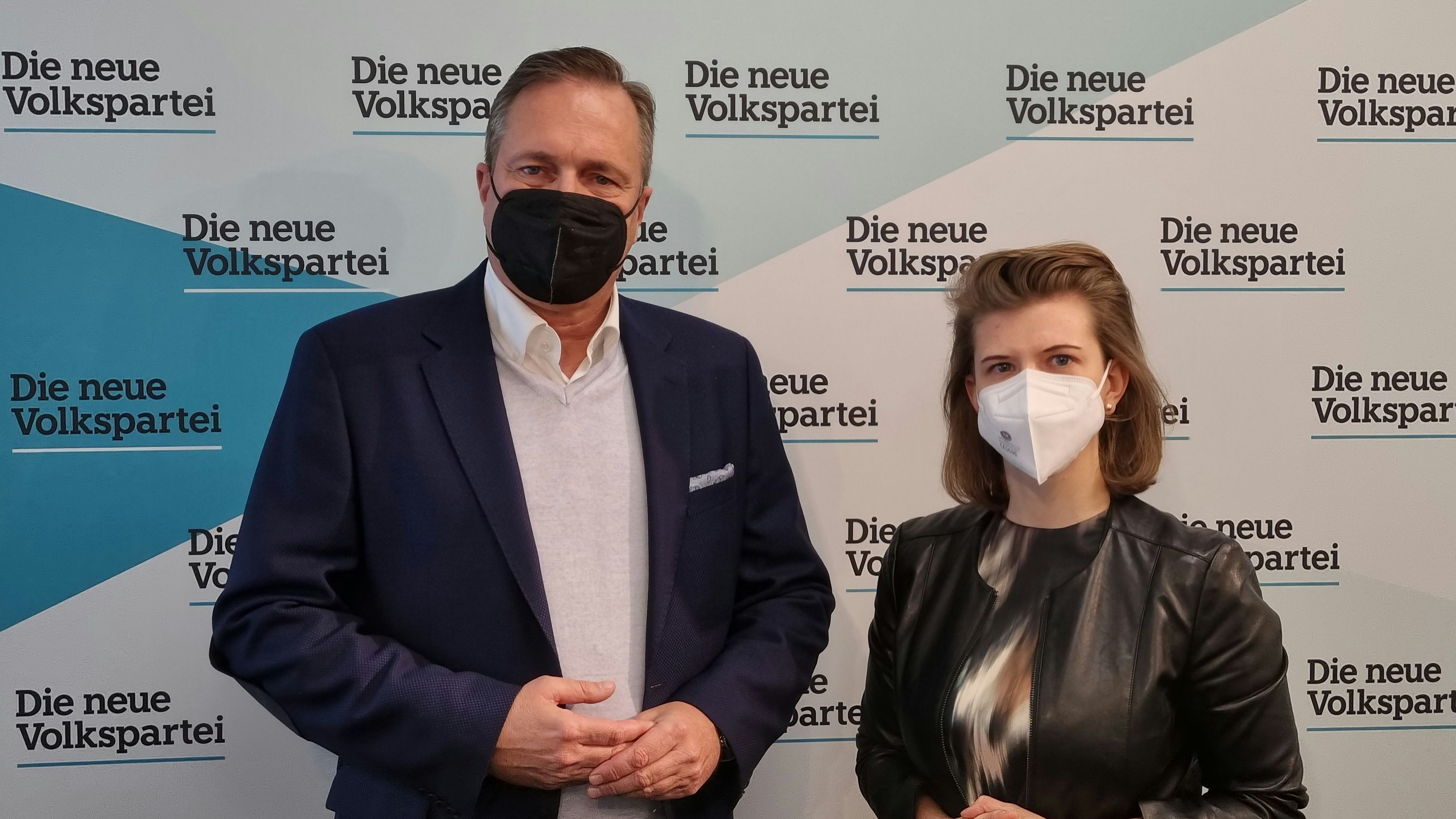 Am 1. März tritt das wienweite Parkpickerl in Kraft. Schon jetzt fordern der Finanzsprecher der ÖVP Wien Manfred Juraczka und Verkehrssprecherin Elisabeth Olischar eine Reform. Die vorliegende Lösung sei "unausgegoren" und vergesse auf die Lebensrealität der Menschen, so die Kritik.