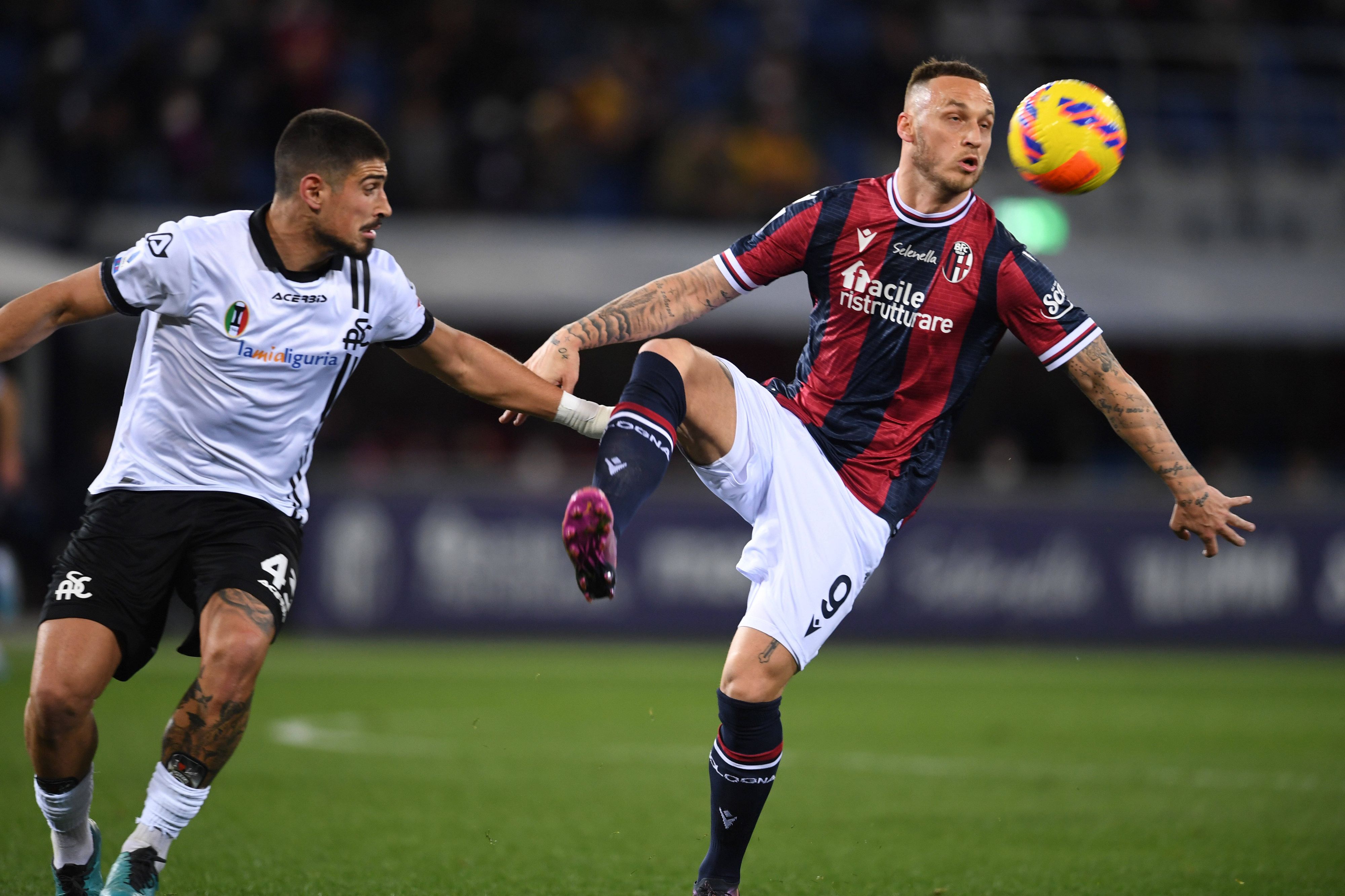 Marko Arnautovic (r.) hat alles unter Kontrolle.