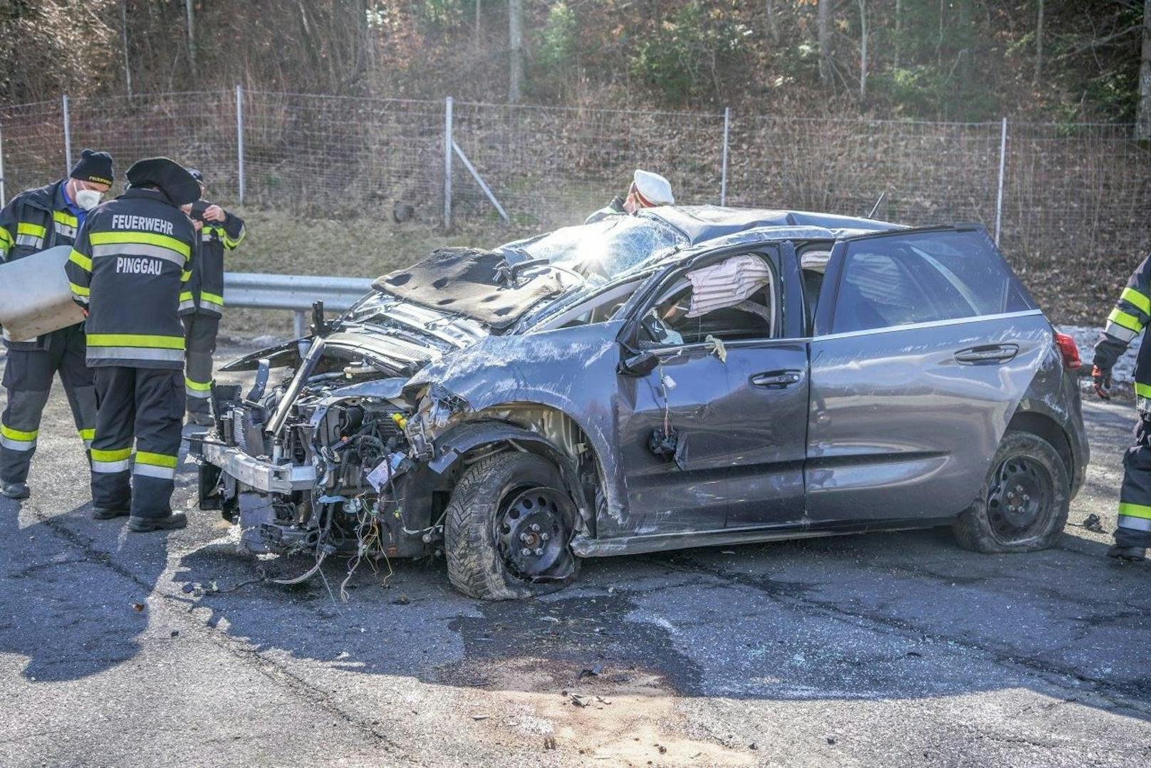 Zu einem schweren Verkehrsunfall ist es am Dienstagnachmittag auf der A2 im Wechselabschnitt gekommen.