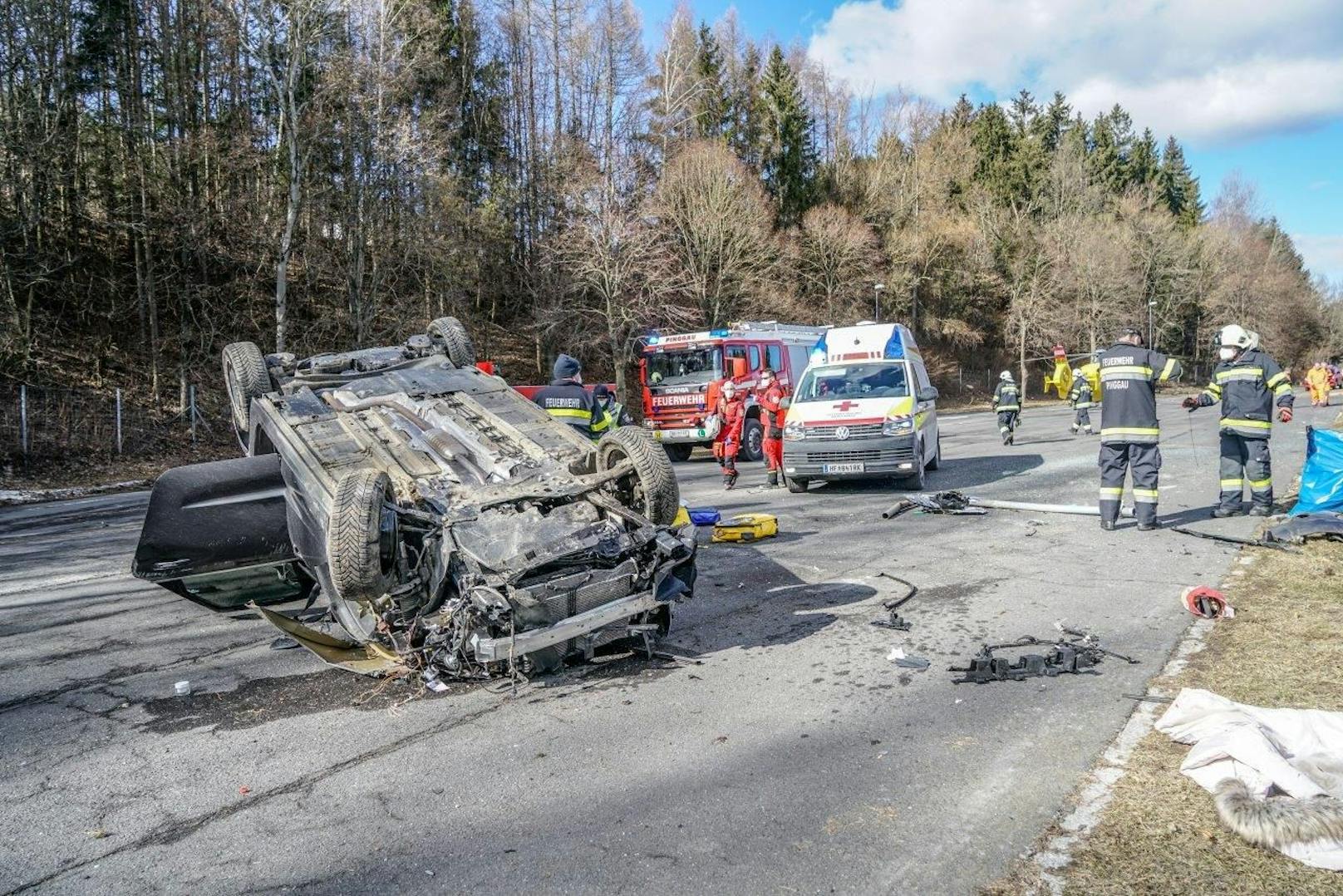 Beide Insassen erlitten zum Teil schwere Verletzungen.