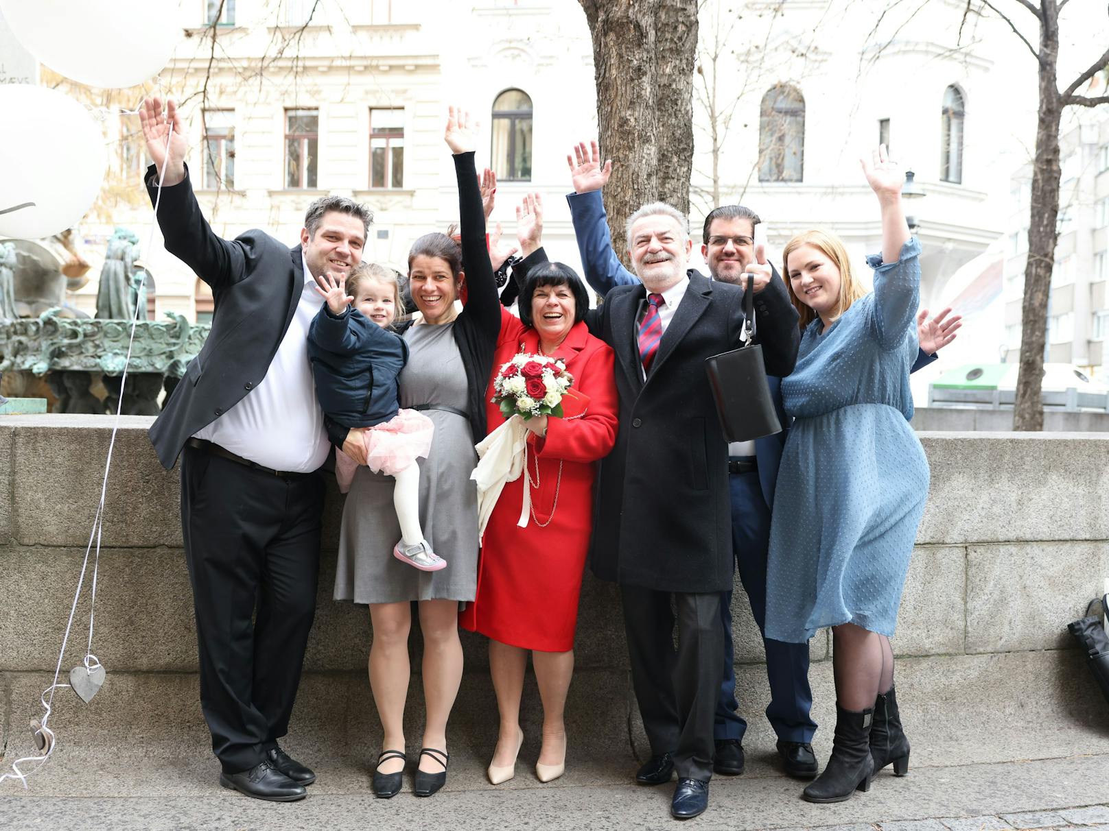 Hochzeit wurde am Bezirksamt im dritten Bezirk mit Kindern und Enkelin gefeiert.