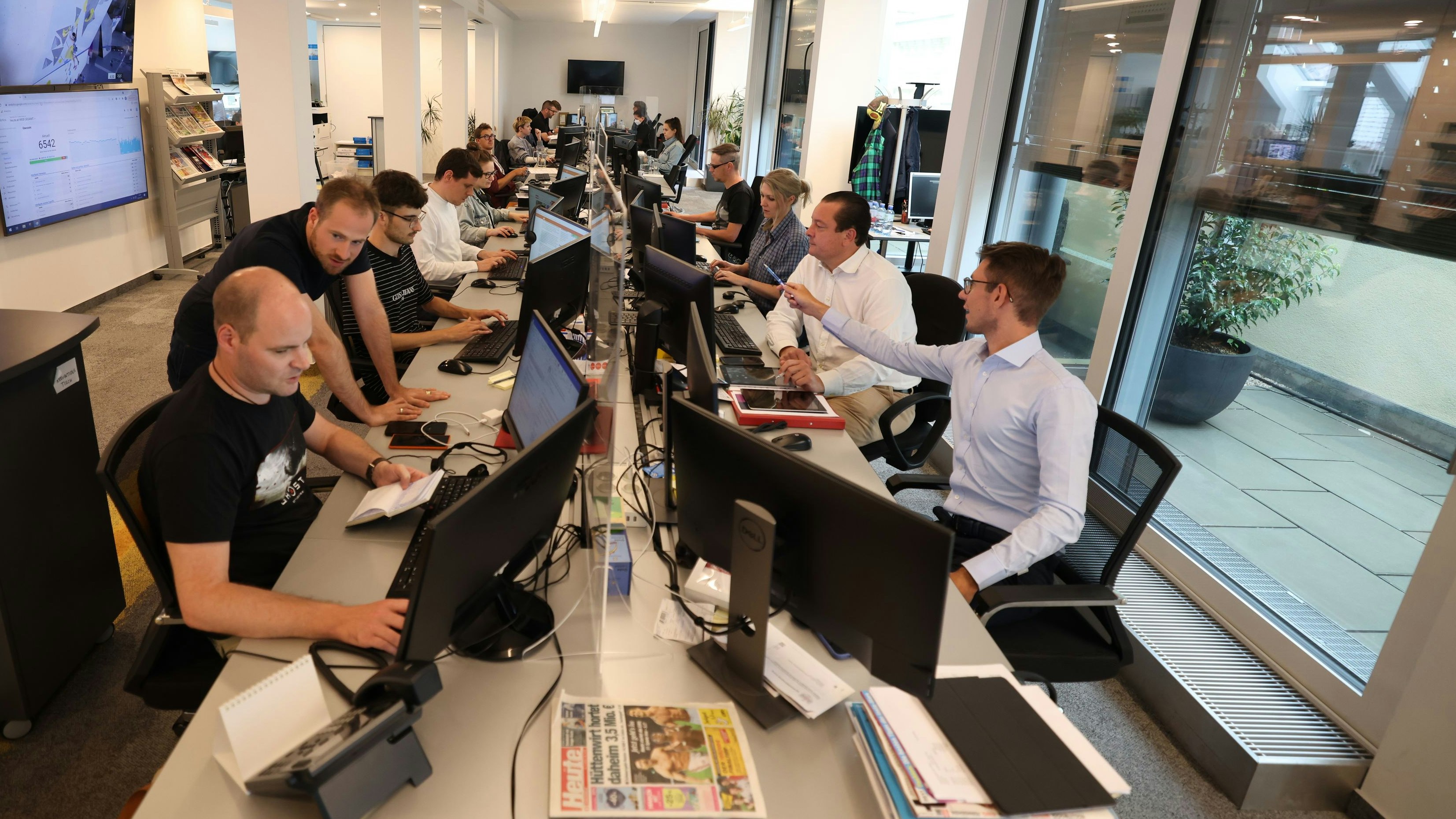 Das "Heute"-Team im Newsroom in der Wiener City.