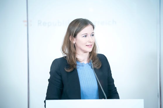 Claudia Plakolm (ÖVP) verlangt in der Pensions-Debatte "mehr Generationsgerechtigkeit".