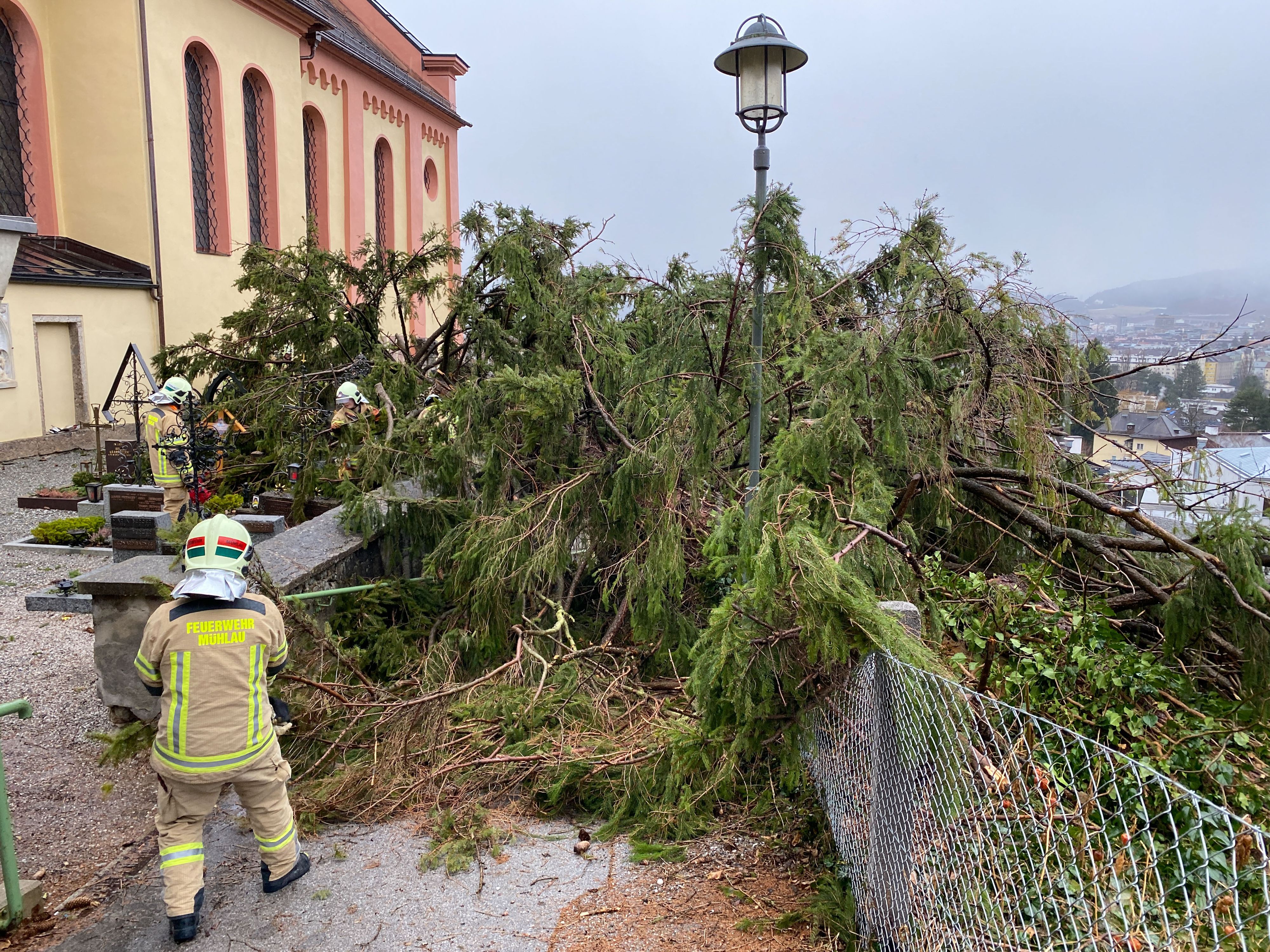 Sturmböen haben am 21. Februar 2022 im Norden Innsbrucks zu rund einem Dutzend Feuerwehr-Einsätze geführt.
