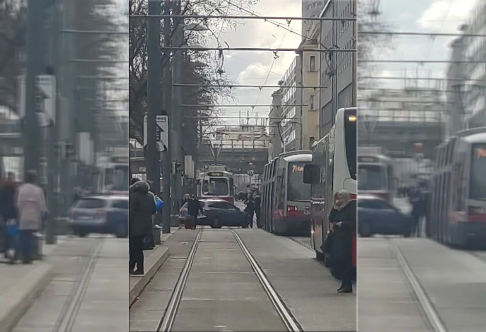 Verkehrsunfall in Wien-Simmering hält Wiener auf