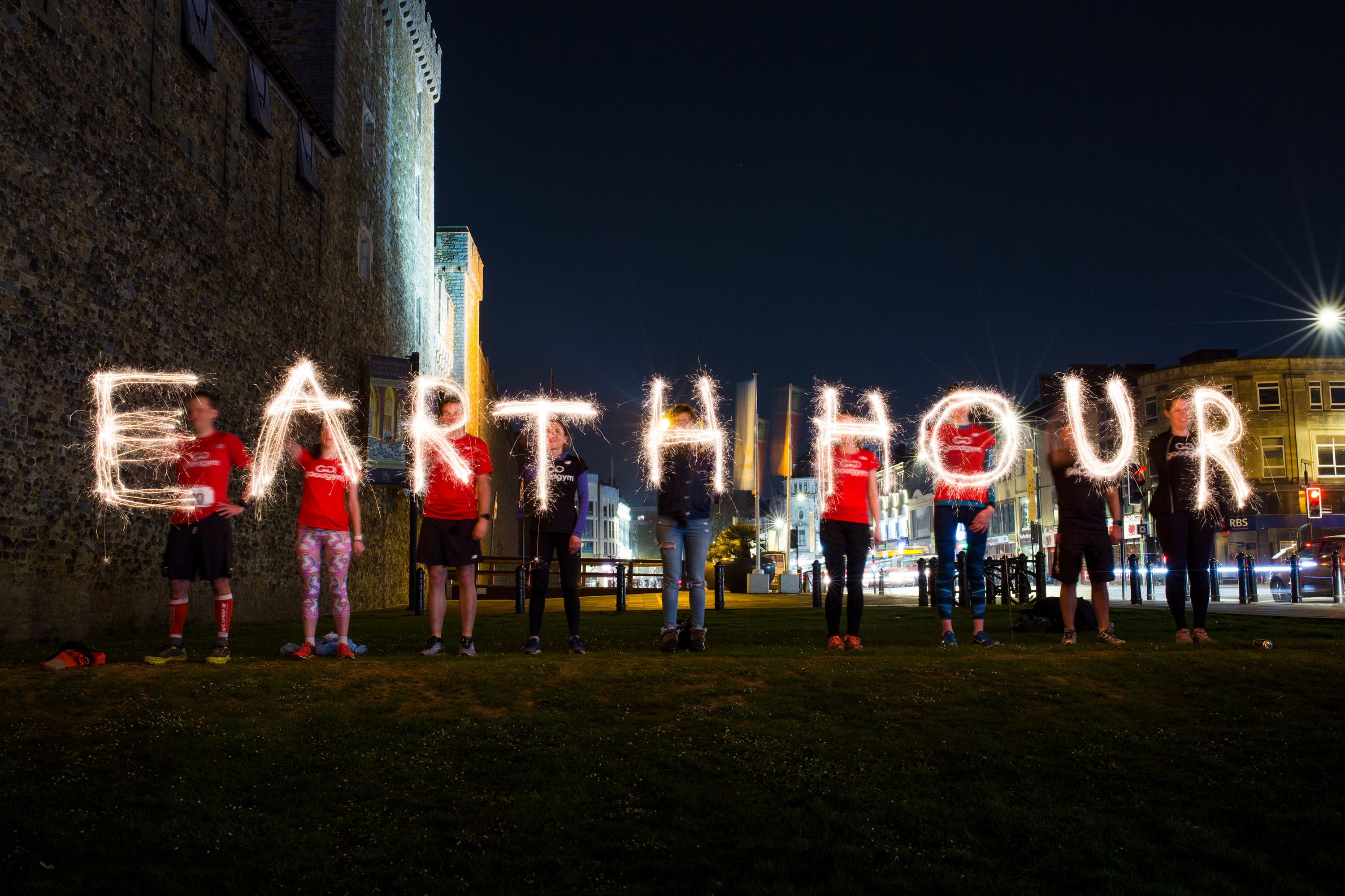Earth Hour 2019 in Wales (UK). Am 26. März 2022 findet wieder die traditionelle WWF Earth Hour statt, bei der weltweit Millionen von Menschen ein Zeichen für den Klimaschutz setzen werden.
