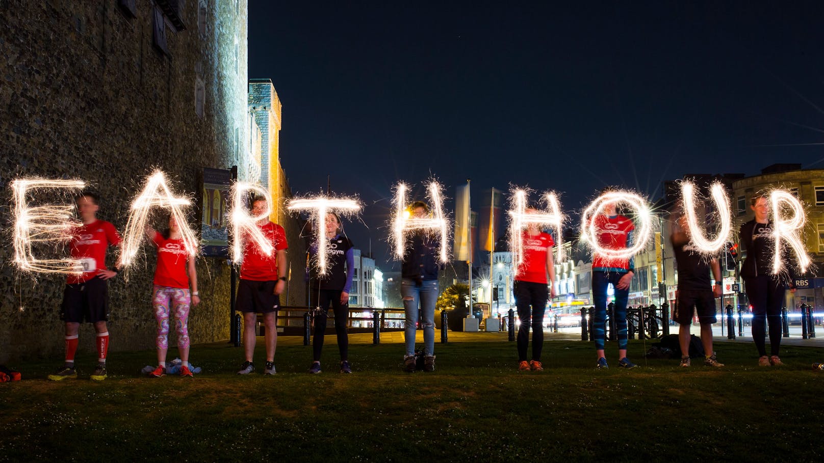 Earth Hour 2019 in Wales (UK). Am 26. März 2022 findet wieder die traditionelle WWF Earth Hour statt, bei der weltweit Millionen von Menschen ein Zeichen für den Klimaschutz setzen werden.