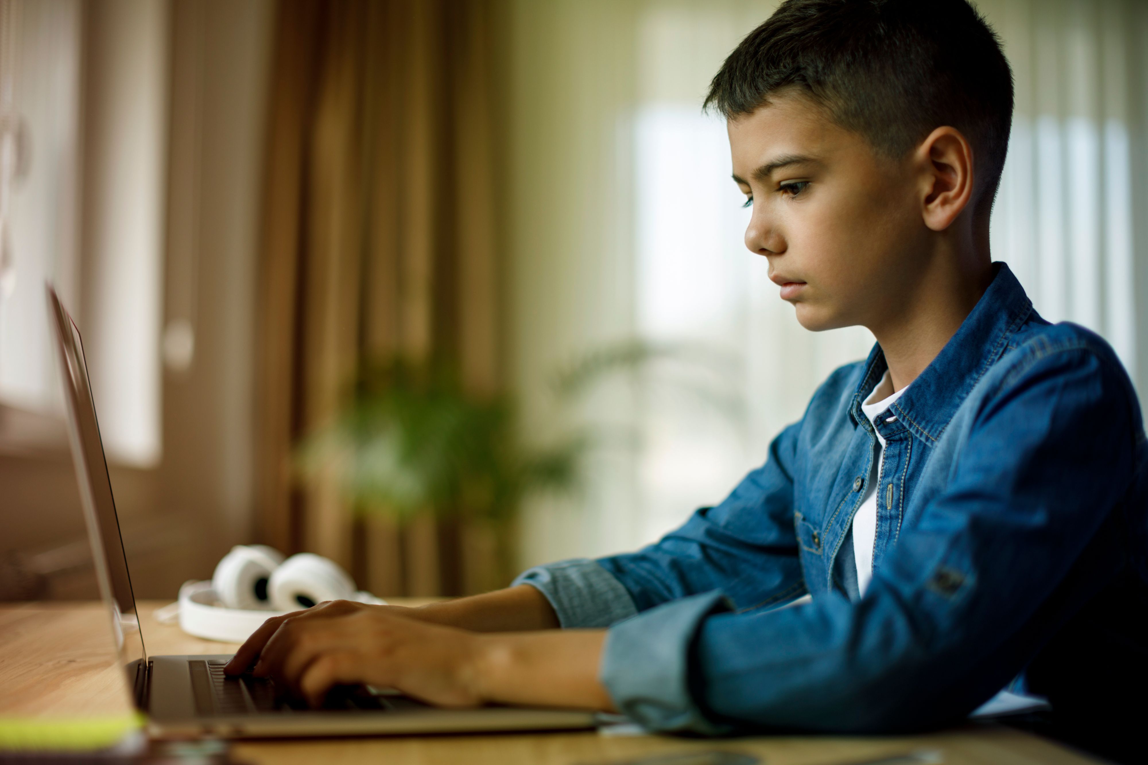 Die betroffenen Kindern werden auch online beraten und unterstützt.