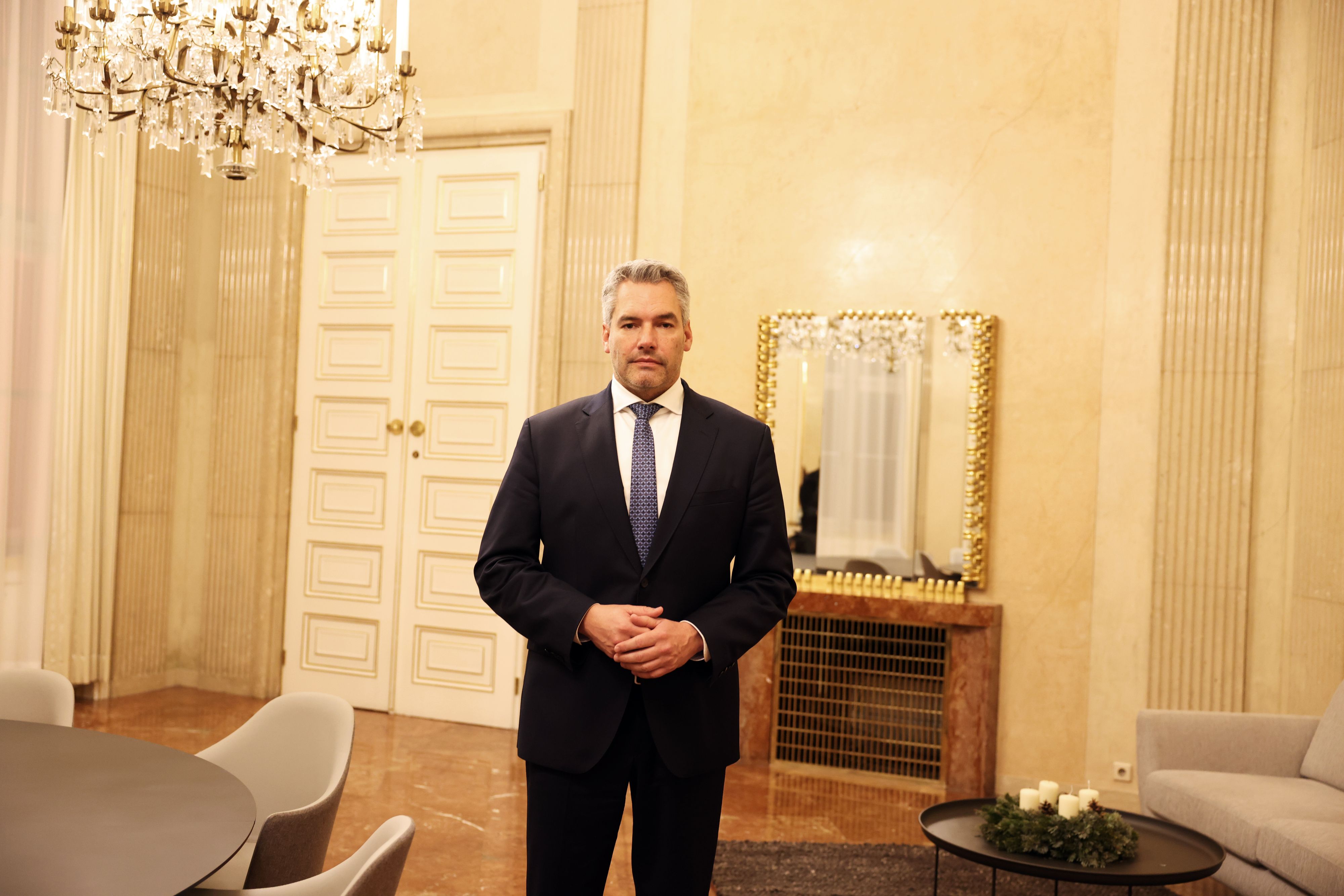 Karl Nehammer zeigt sich von den Drohungen unbeeindruckt.