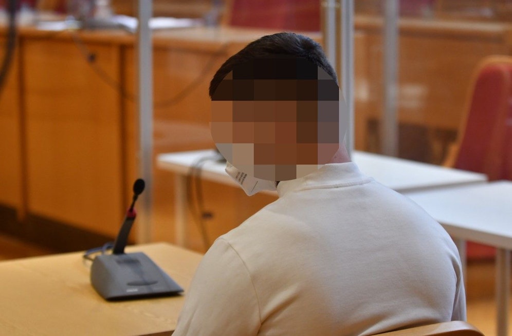 Der Angeklagte bestreitet die Vorwürfe.