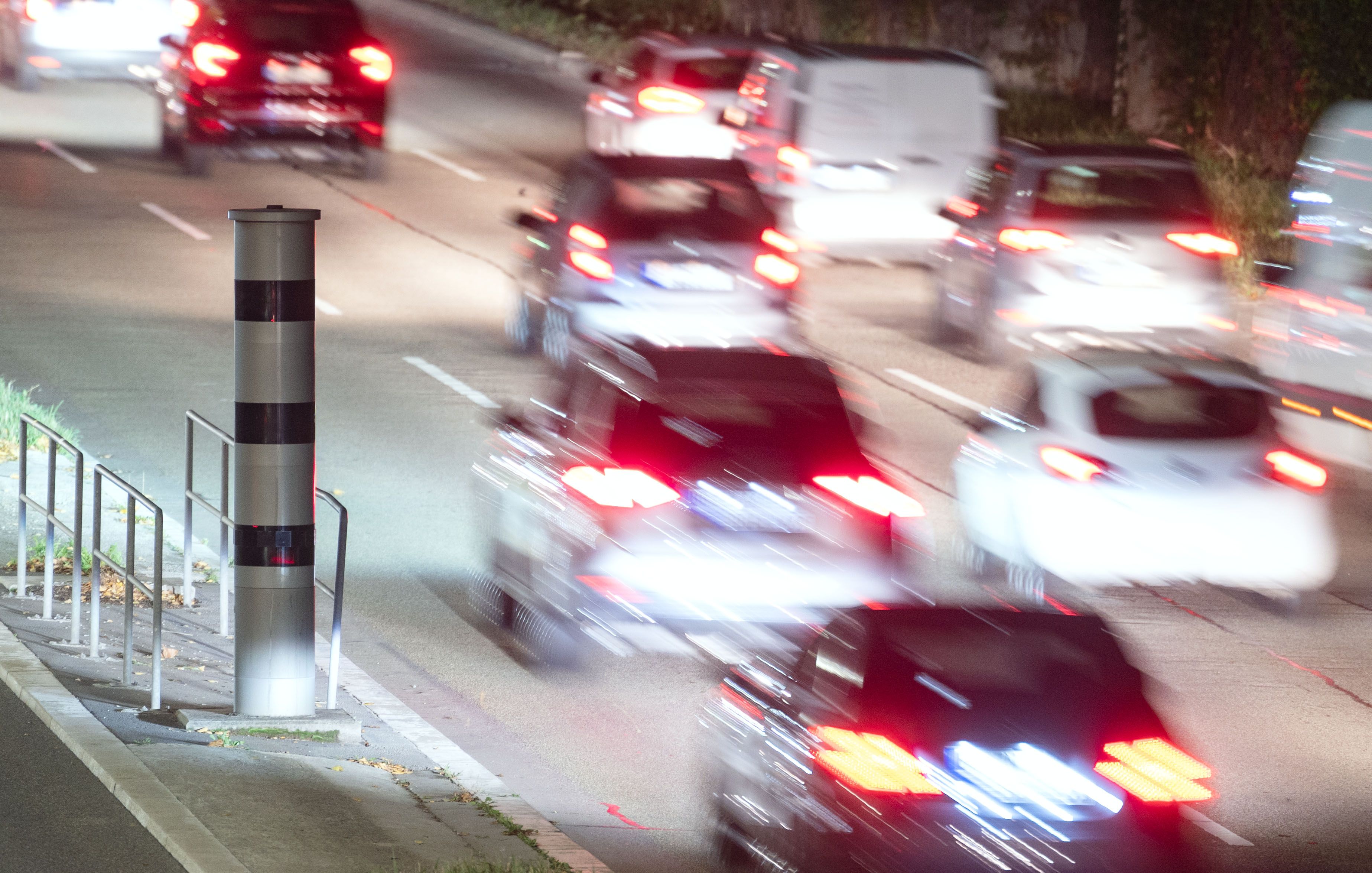 Im Vergleich zu 2020 ist die Anzahl der erwischten Schnellfahrer um 2,6 Prozent gestiegen. (Symbolbild)
