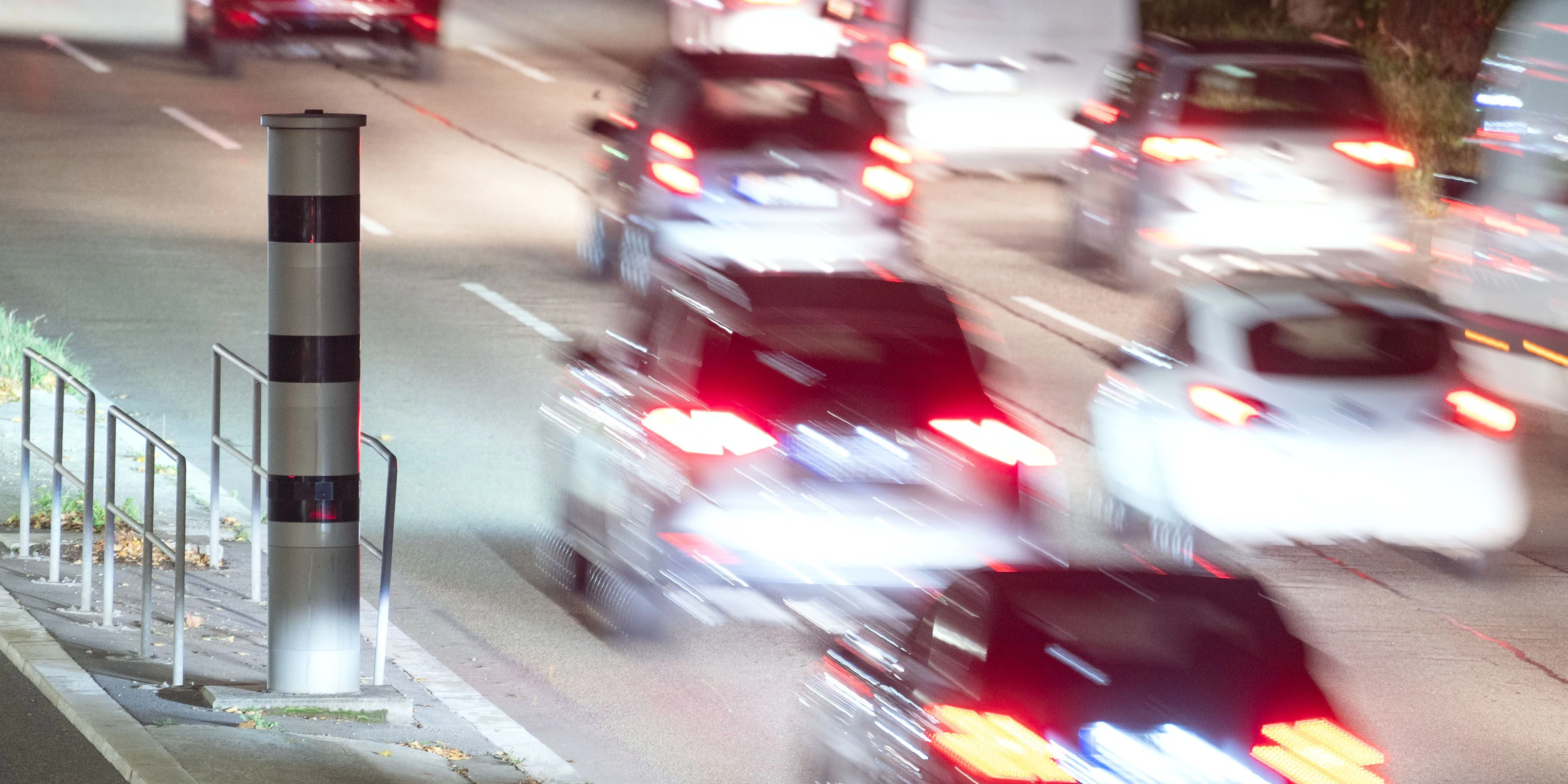 Im Vergleich zu 2020 ist die Anzahl der erwischten Schnellfahrer um 2,6 Prozent gestiegen. (Symbolbild)