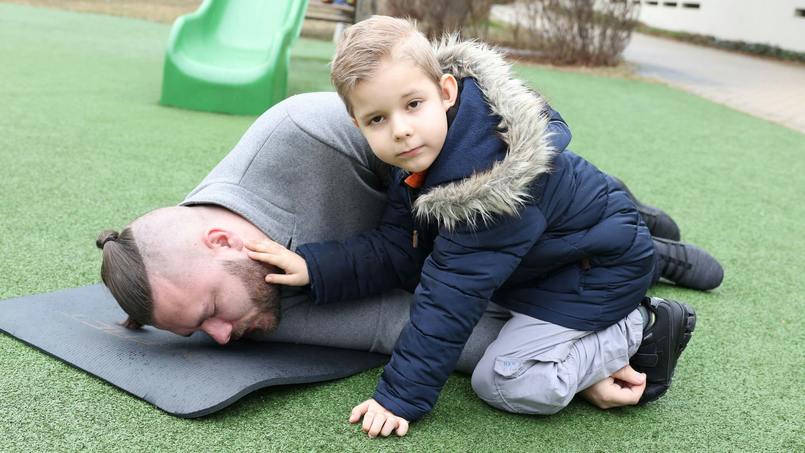 Elias (6) rettete seiner Mama das Leben.