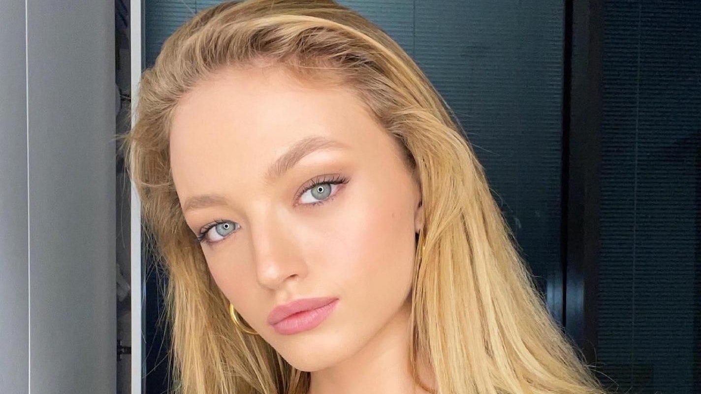 Die Model-Freundin des Tinderschwindlers meldet sich nun zum ersten Mal zu Wort. 