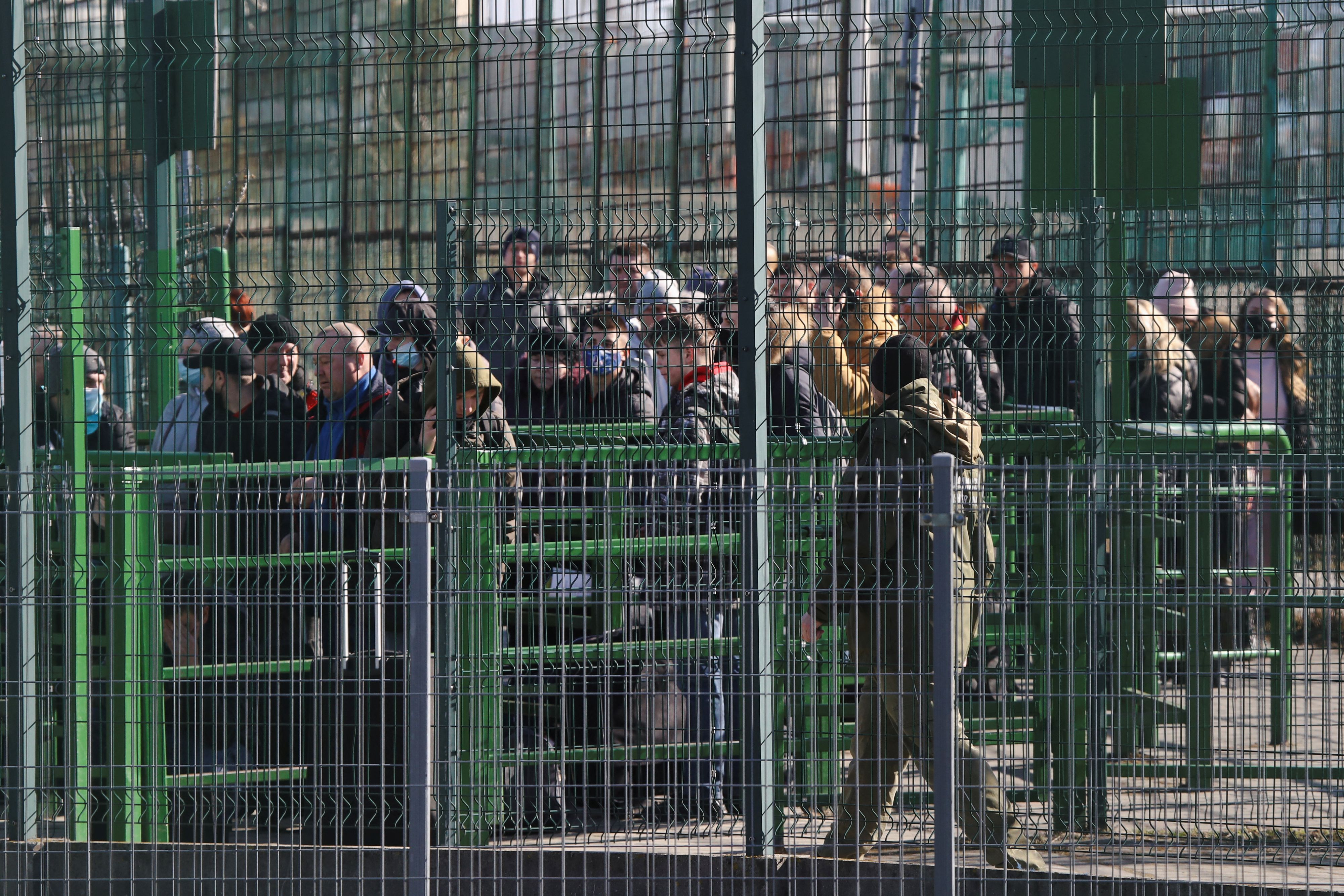 Der Andrang an der polnischen Grenze ist groß. Viele Ukrainer wollen ihr Land so schnell es geht verlassen.