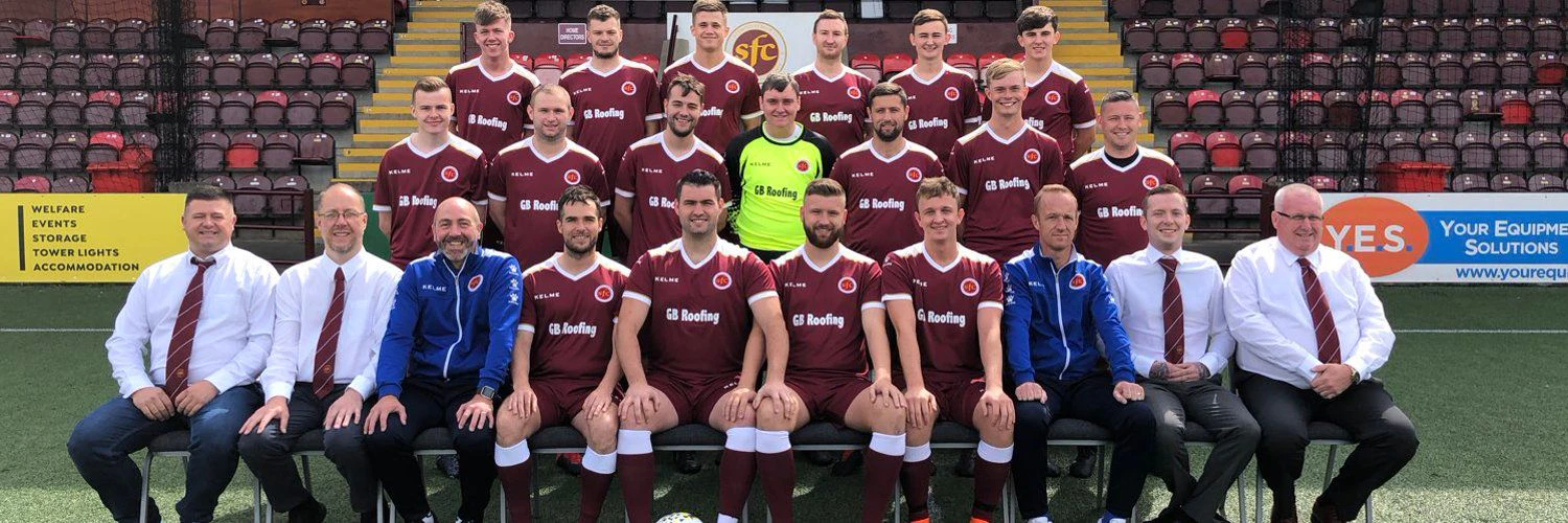 Die Mannschaft von Stenhousemuir Community AFC.