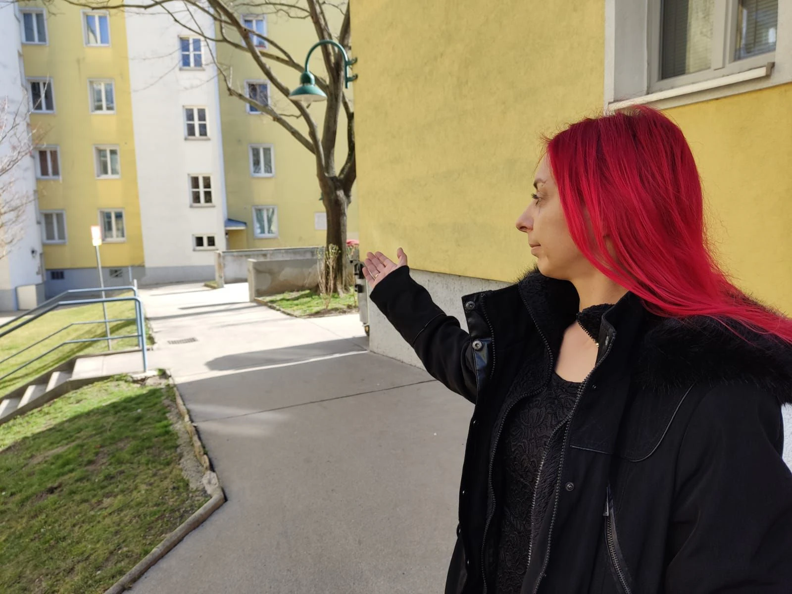 Bianca (37) erlebte nicht zum ersten Mal einen Polizeieinsatz im Gemeindebau.