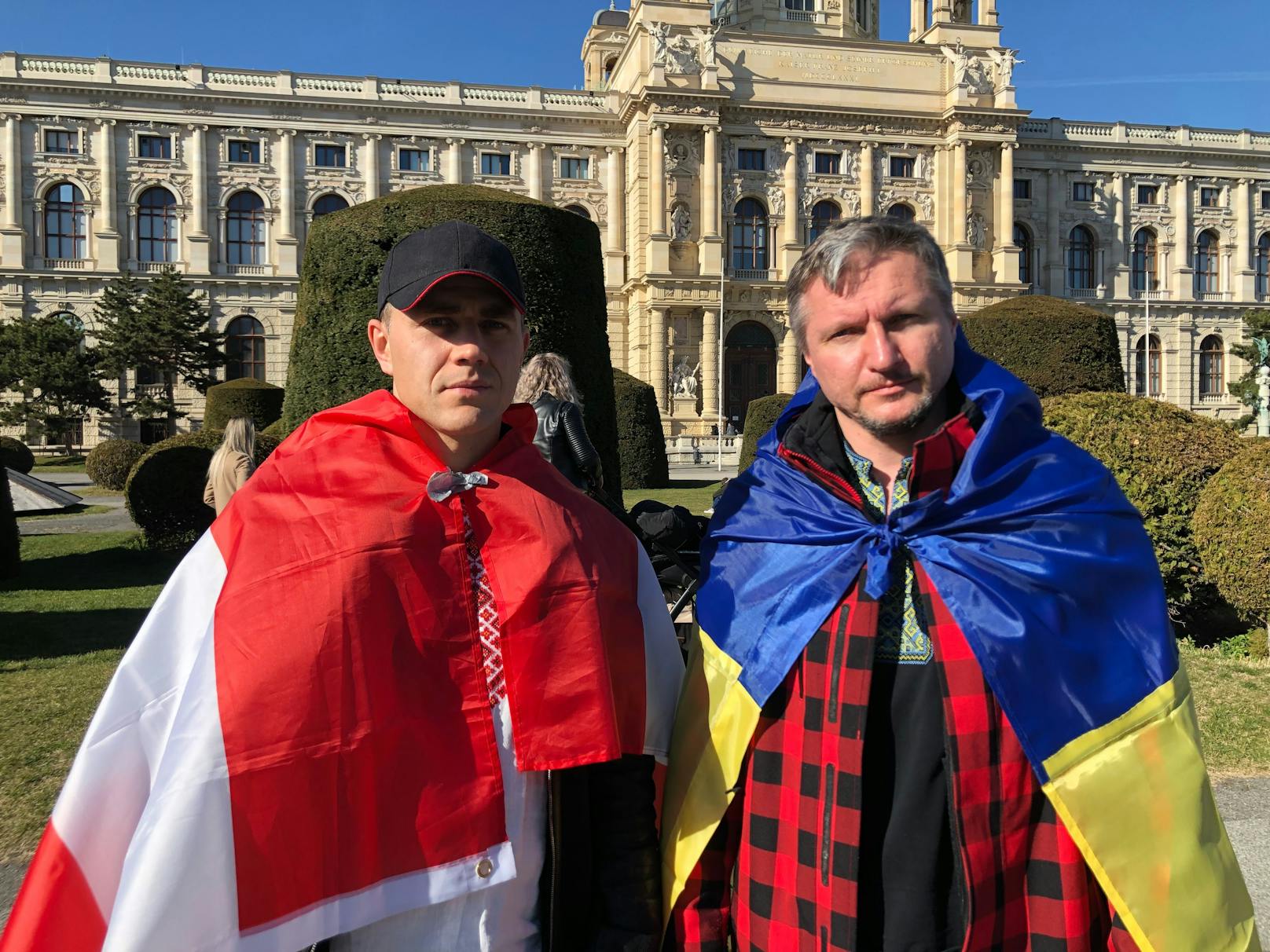 Yaroslav (li.) und Oleksandr leben seit acht Jahren in Wien und sind gute Freunde. Die Sorge um die Familie in der Heimat ist unermesslich.
