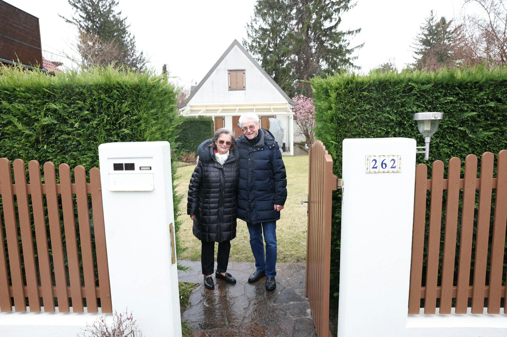 Ursula Z. (78) und Ehemann Werner (78) wissen nicht, wie sie ohne Saisonpickerl in Zukunft den Sommer in ihrem Garten verbringen sollen.&nbsp;
