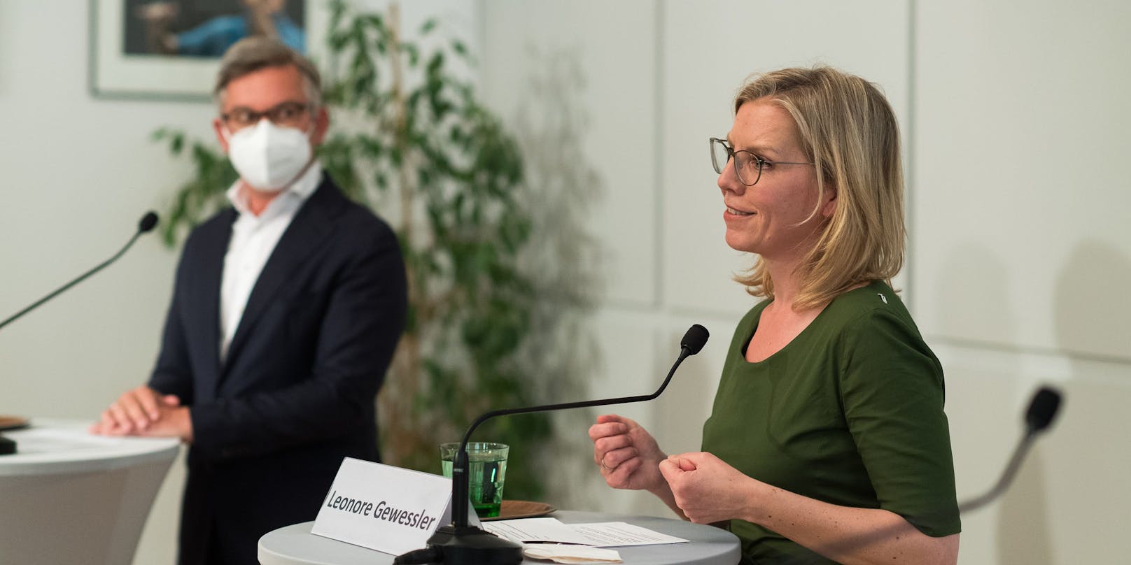 Finanzminister Magnus Brunner und Klimaministerin Leonore Gewessler verkündeten Details zum Energiekostenausgleich. (Archivbild)