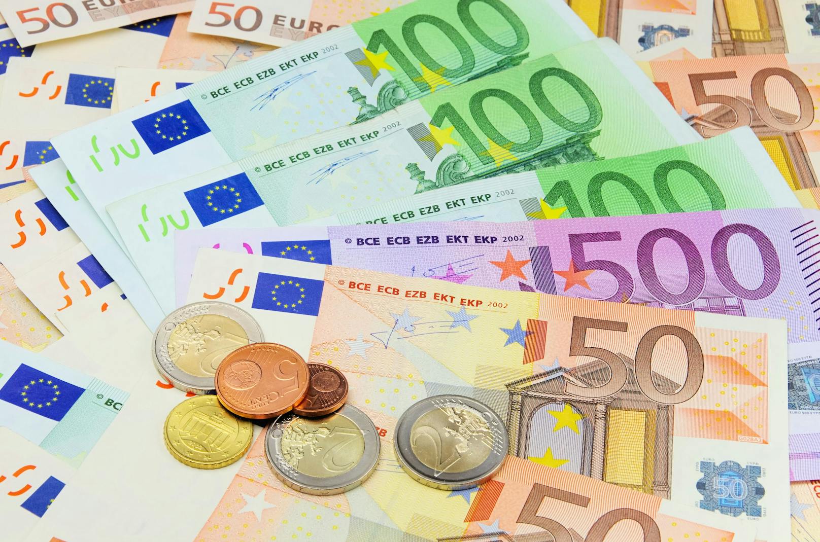 Rund eine Million Wiener erhalten nach Antrag 200 Euro aufs Konto.