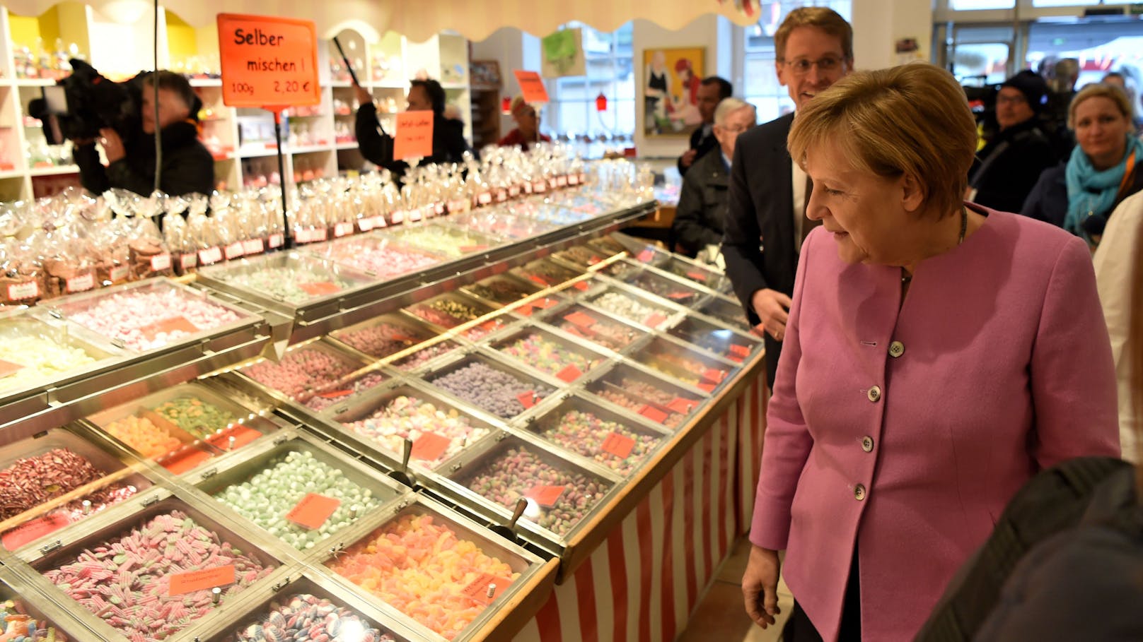 Ex-Kanzlerin Angela Merkel wurde beim Einkaufen bestohlen.