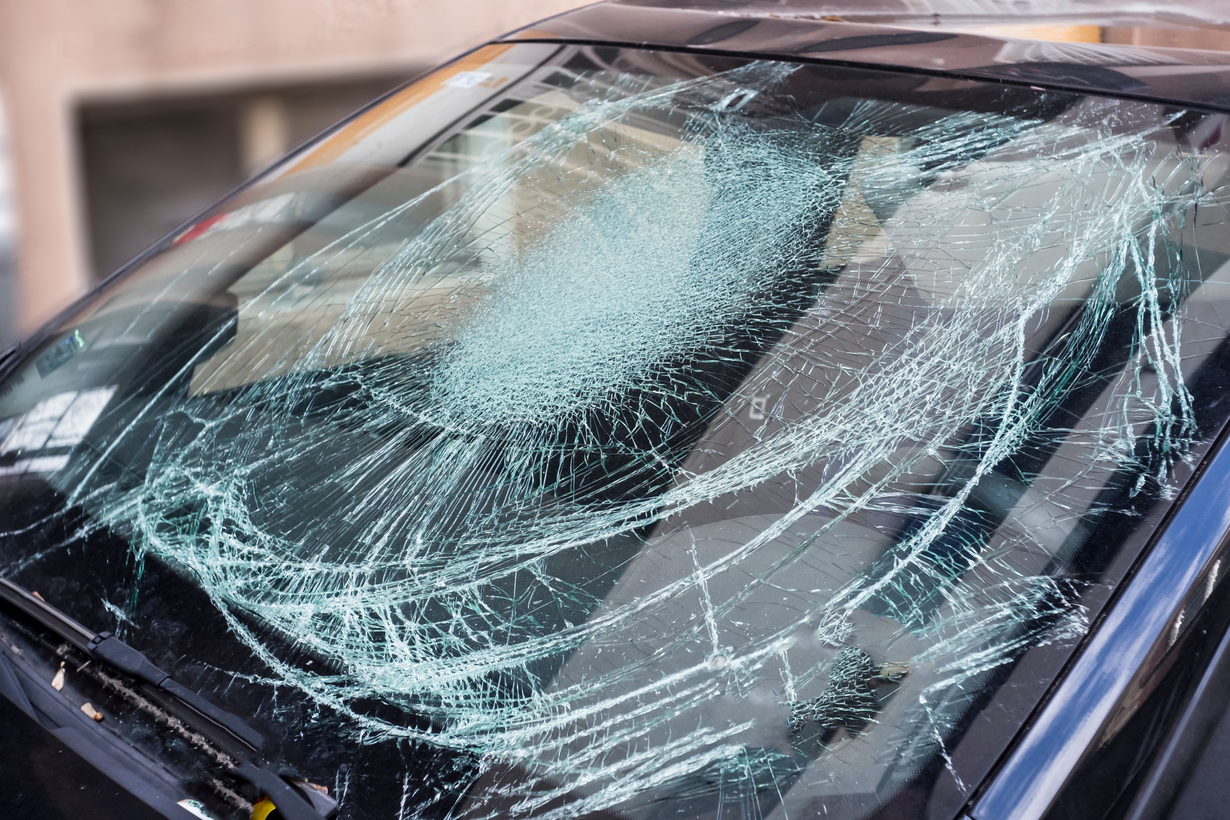 Beim Auffahrunfall wurde das Kind gegen die Windschutzscheibe geschleudert (Symbolbild)