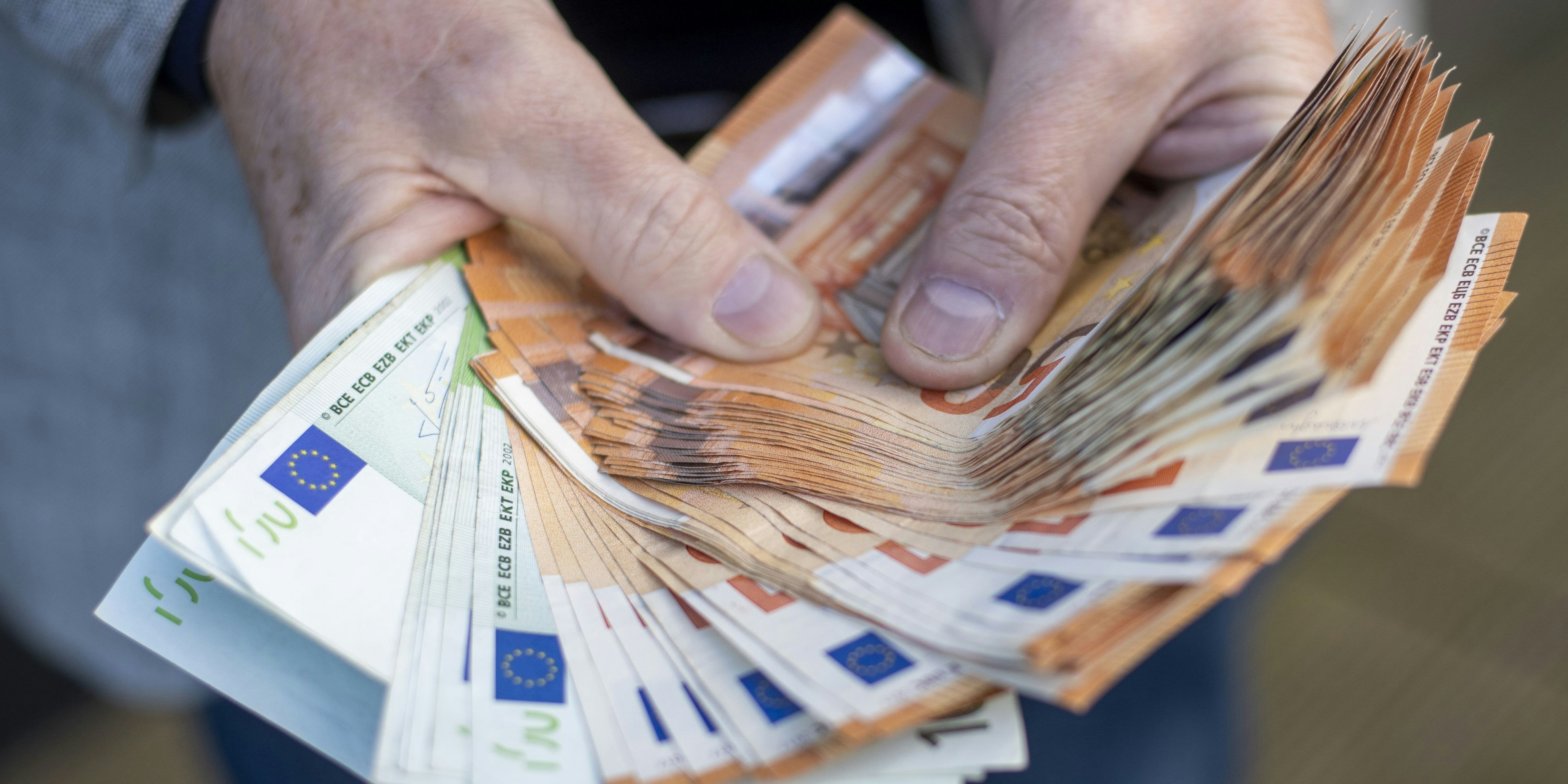 In Innsbruck hat die Polizei mehrere Personen überführt, die sich illegal Sozialleistungen erschlichen haben. (Symbolbild)