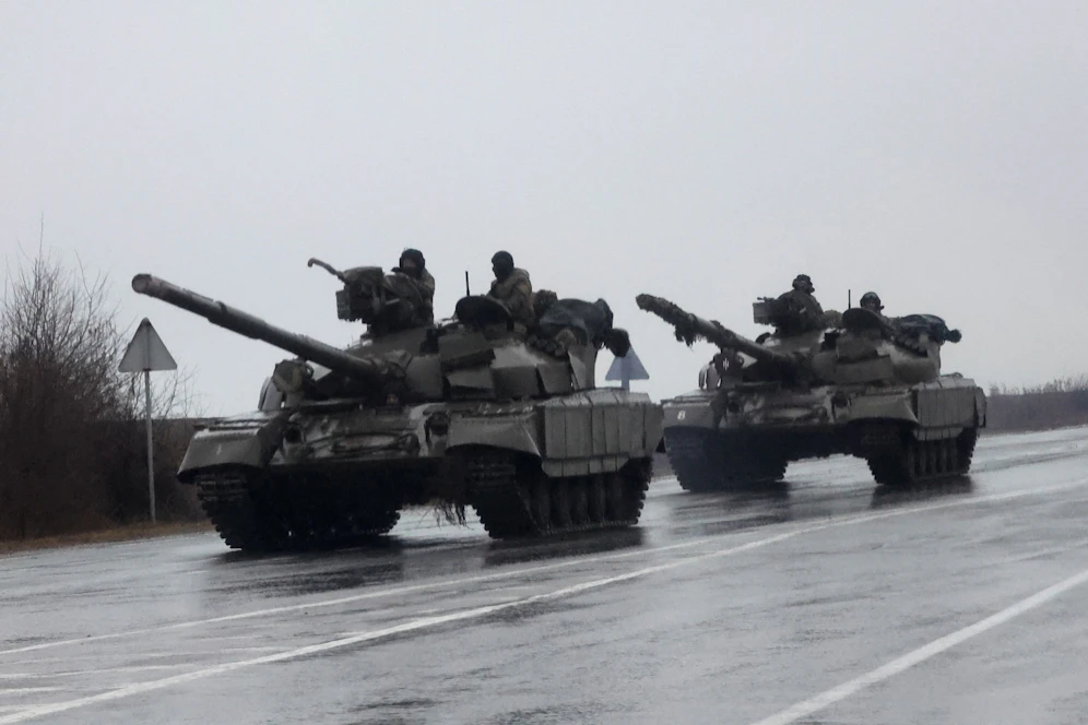 Panzer in Mariupol. Auch in OÖ bangen Angehörige um ihre Lieben in der Ukraine.