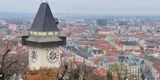 Graz färbt Uhrturm aus Solidarität ein und schickt Geld