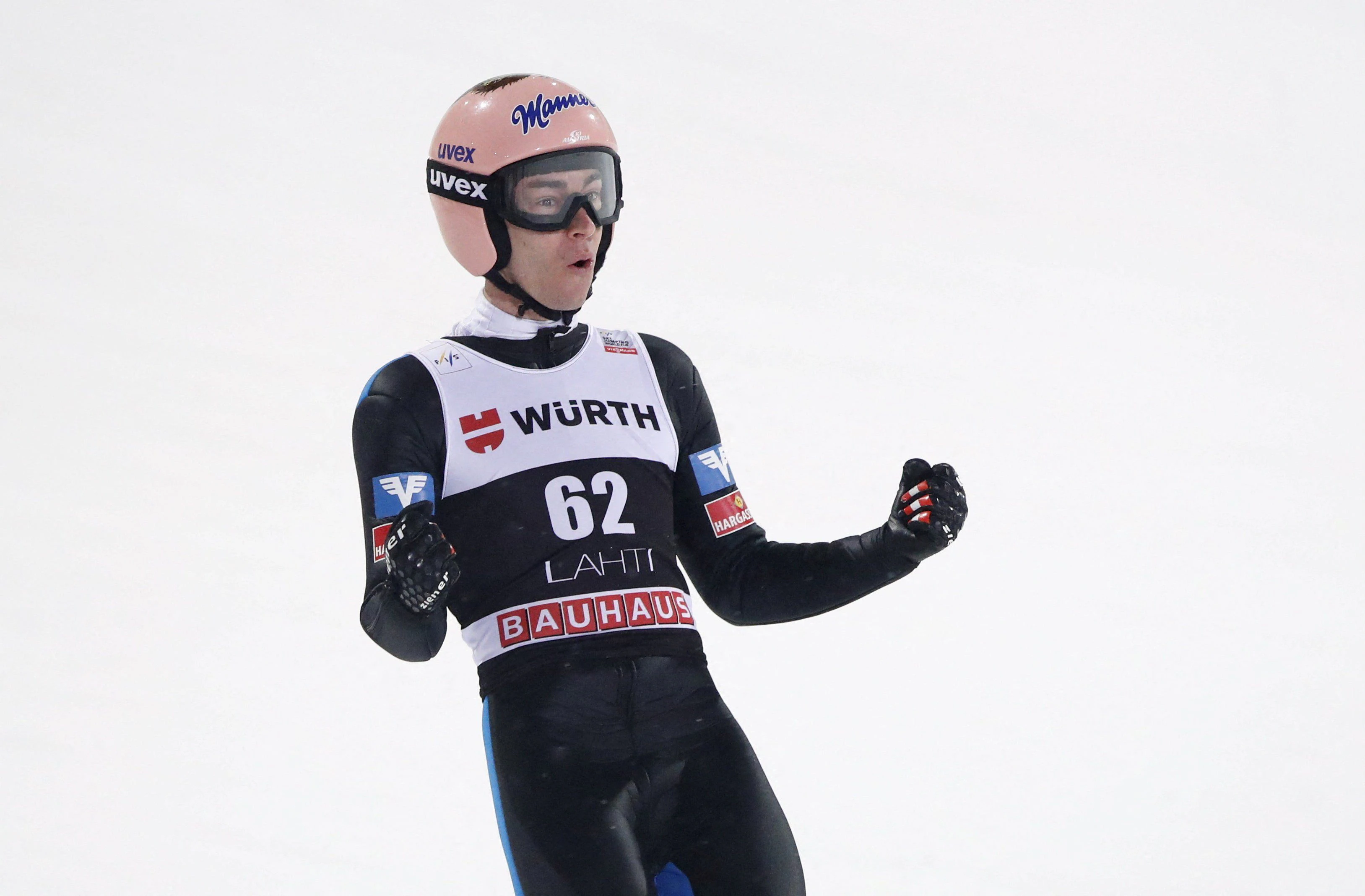 Stefan Kraft jubelt über seinen Sieg in Lahti.