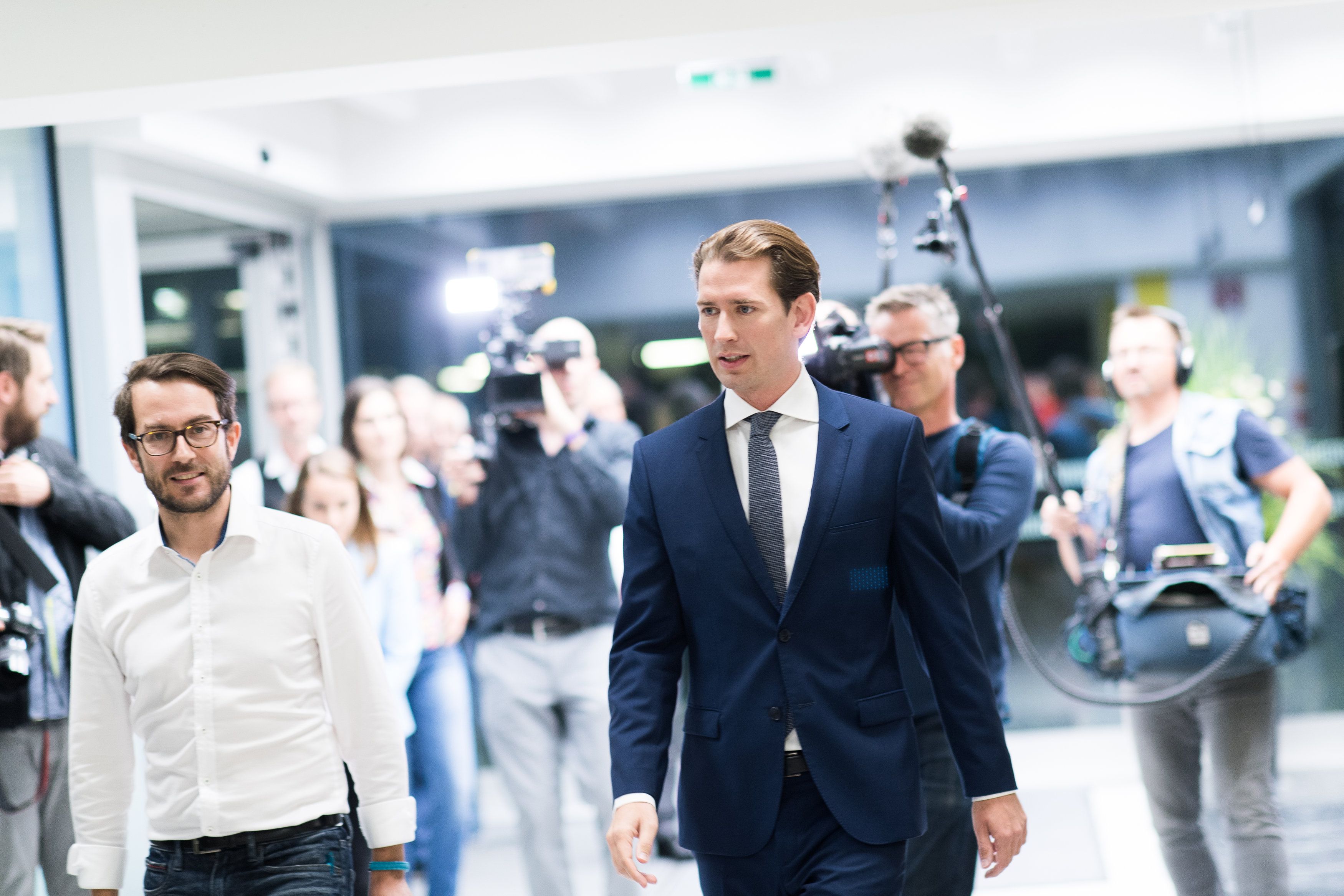 Die Rolle des Ex-Kanzlers bleibt weiter unklar. Die Fragen sollen jedenfalls von Pressesprecher Johannes Frischmann gekommen sein, so die Meinungsforscherin.