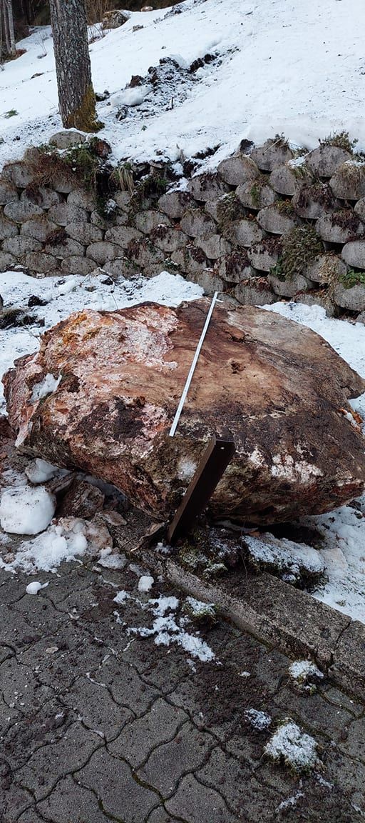 Der drei Tonnen schwere Felsbrocken verfehlte knapp das Schlafzimmer.