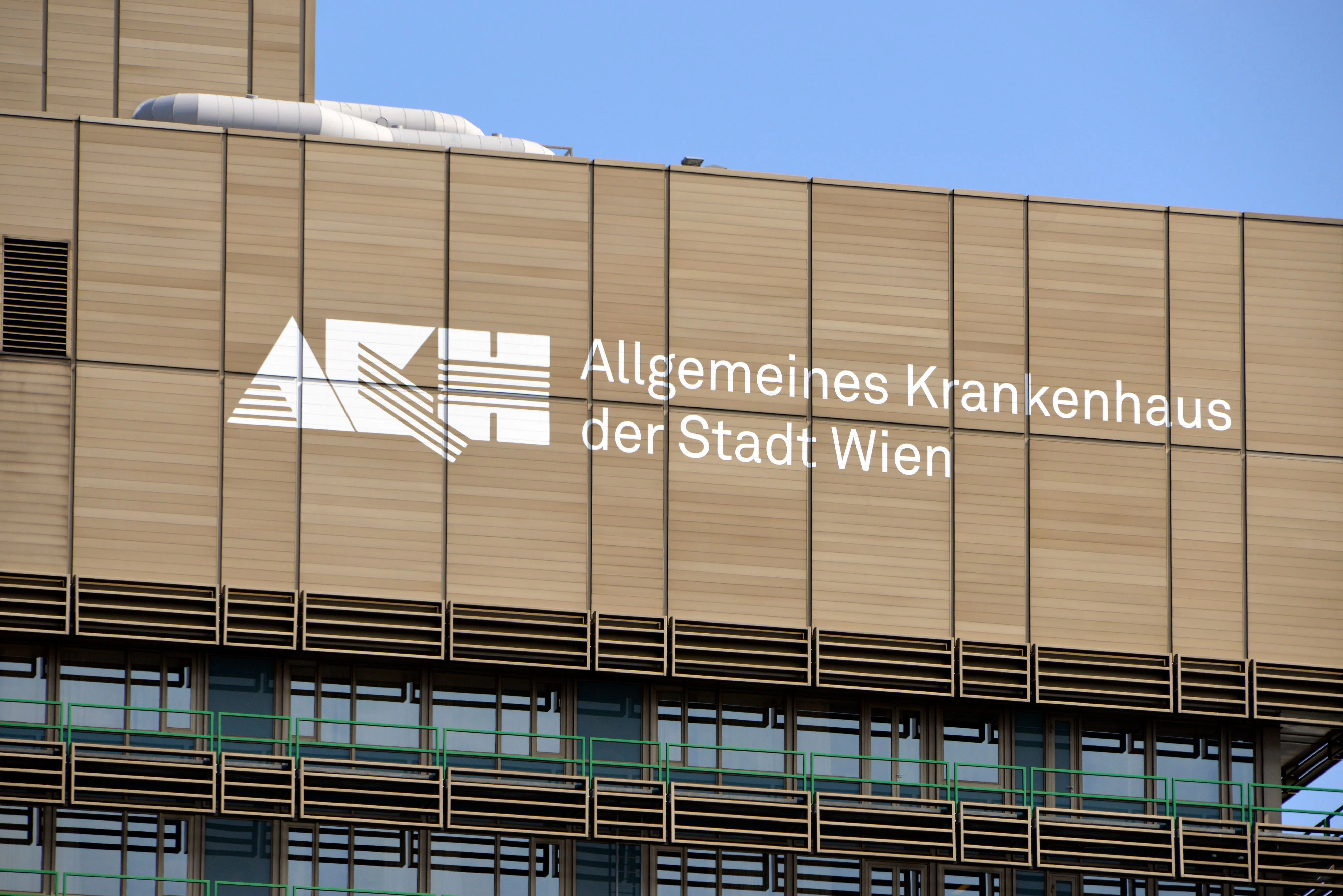 In Wiens Krankenhäusern liegen auf den Normalstationen derzeit so viele Covid-Patienten wie nicht mehr seit April 2021.