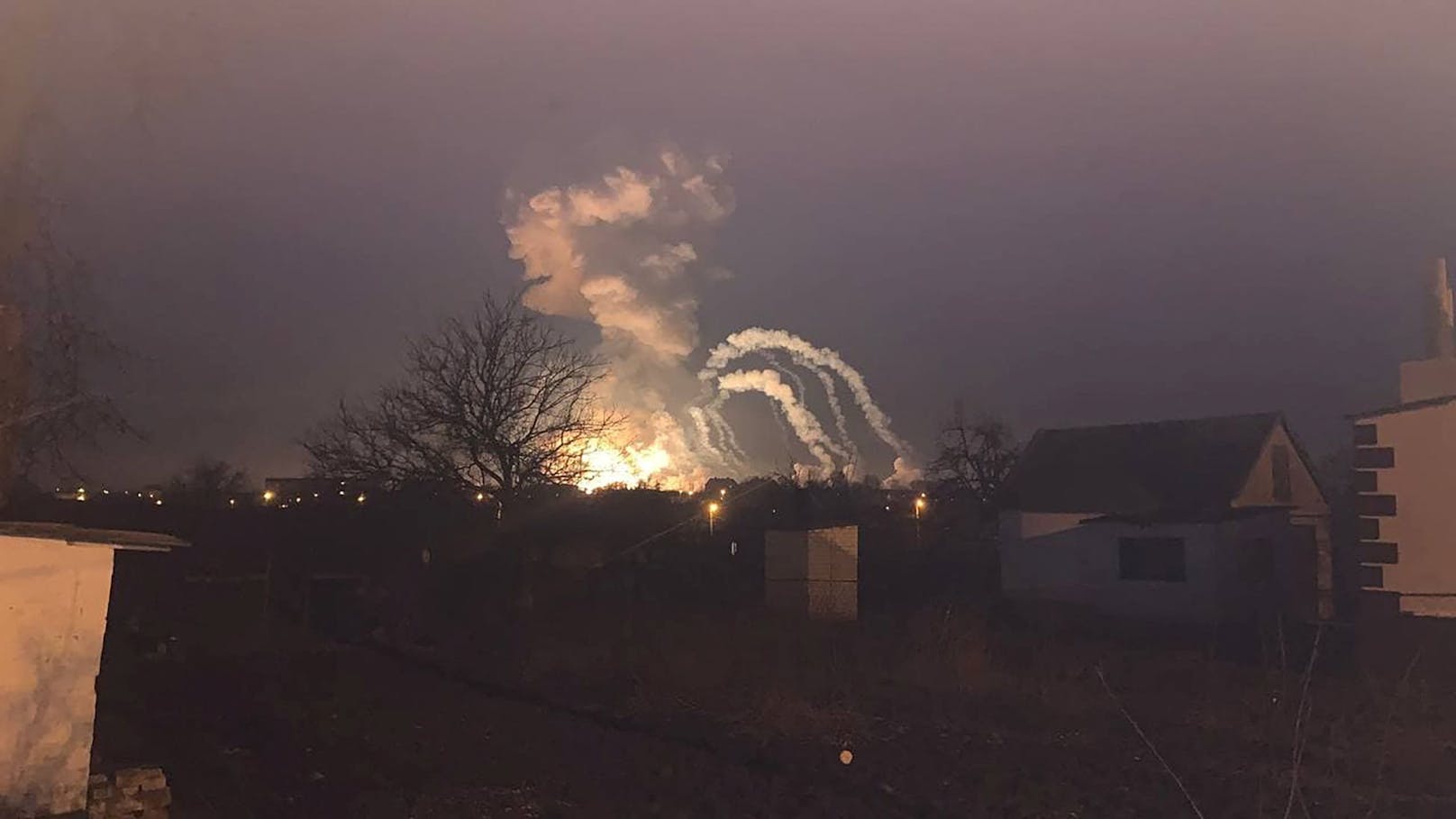 Explosion nahe Dnipro, der viertgrößten Stadt der Ukraine, direkt nach dem Beginn des russischen Angriffs am 24. Februar 2022.