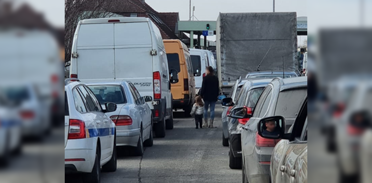 An der Grenze nach Ungarn kommt es momentan zu stundenlangen Wartezeiten.