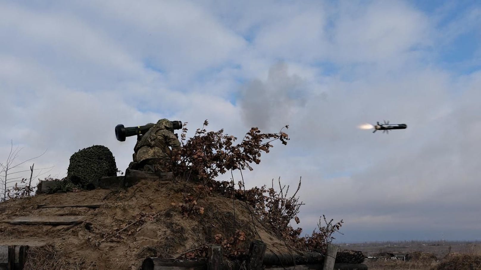 Im Konfliktgebiet in der Ostukraine haben internationale Beobachter erneut mehr als 1.000 Explosionen registriert.