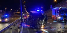 Auto stürzt von Wiener Brücke auf A22 – Lenker tot