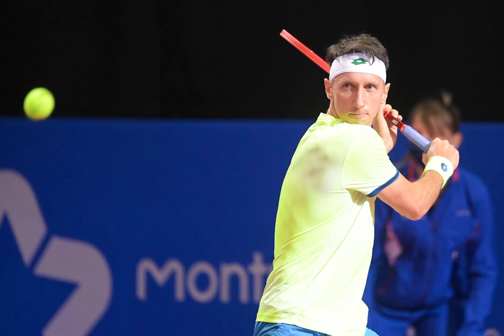 Sergiy Stakhovsky meldet sich für das ukrainische Militär.  