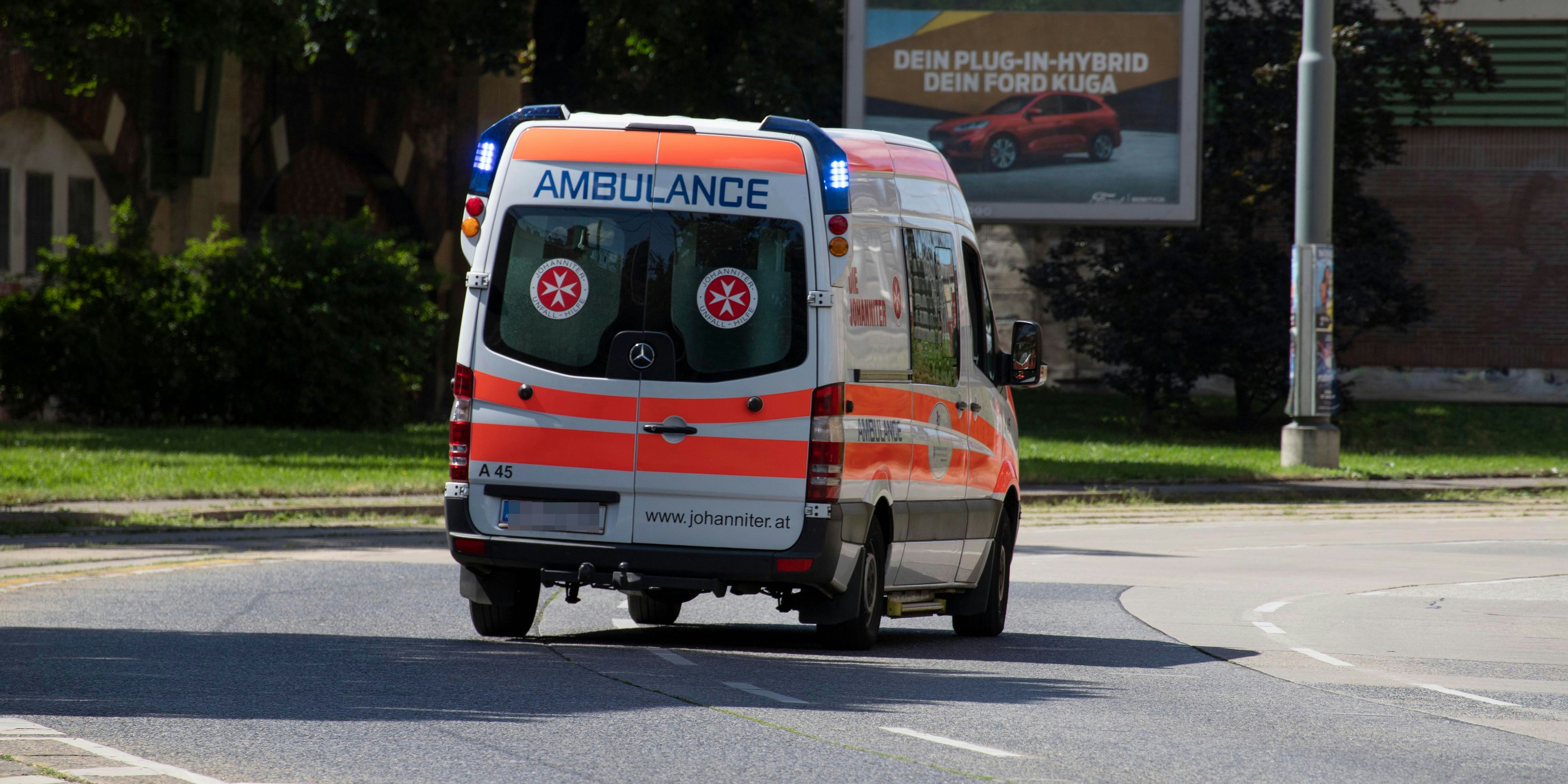 Der Mann wurde ins UKH Klagenfurt eingeliefert. Er wurde unbestimmten Grades verletzt. (Symbolbild)