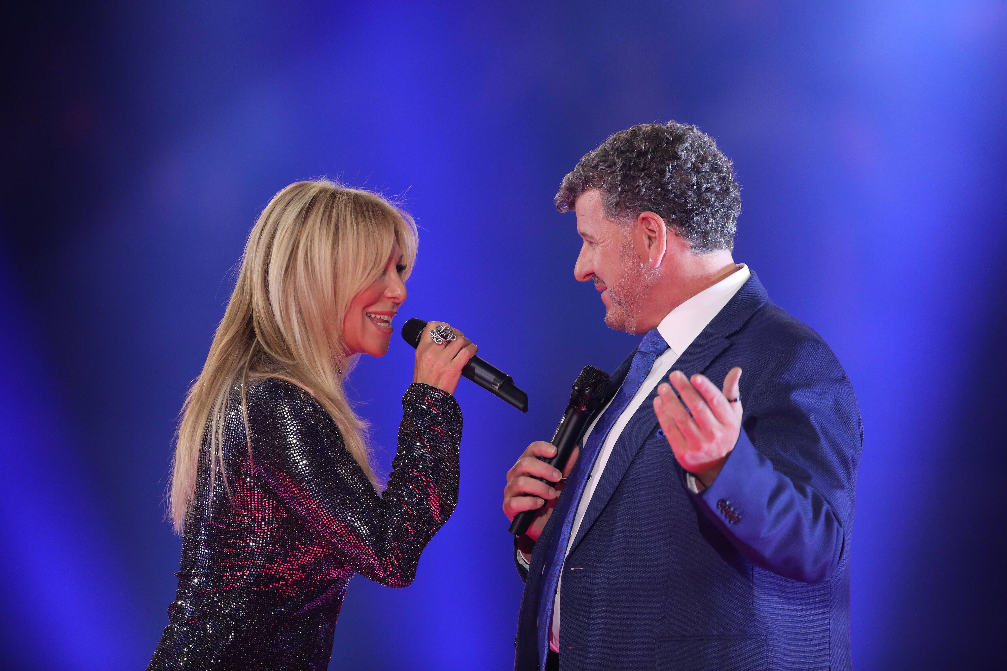  Rosanna Rocci singt hier mit Semino Rossi bei den Schlager Champions.