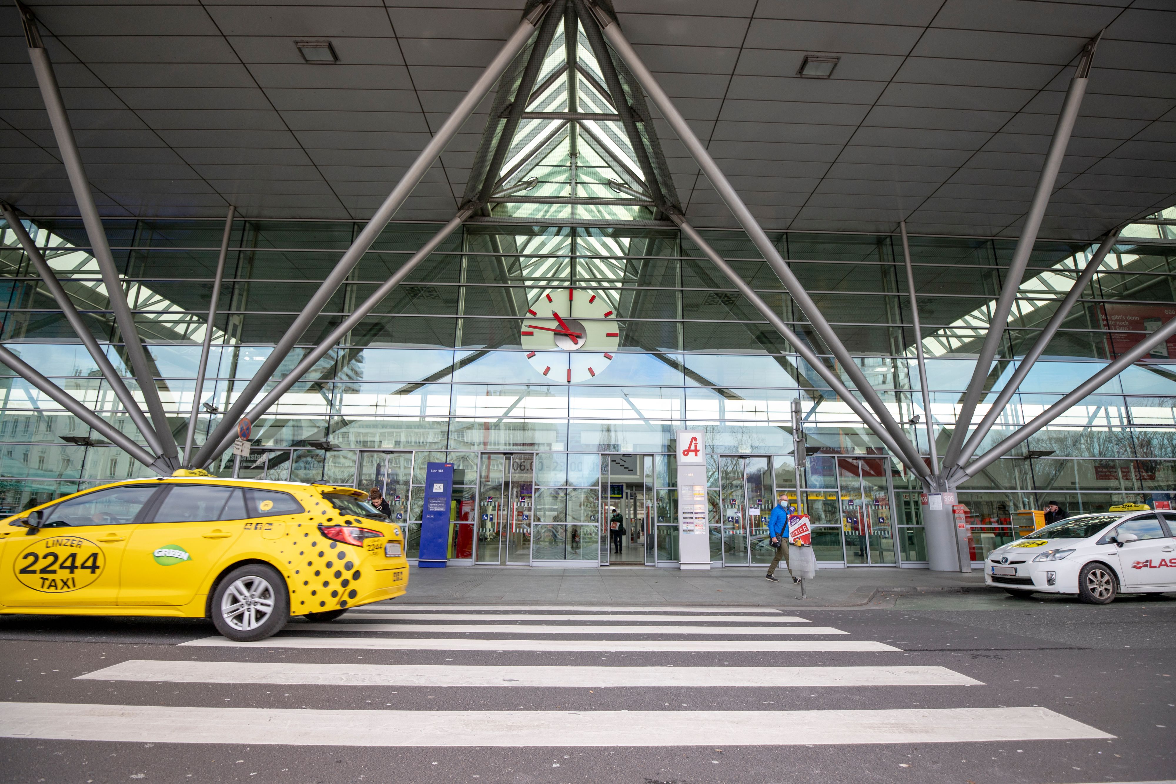 Ein Unbekannter zückte am Hauptbahnhof in Linz ein Messer. (Archivbild)