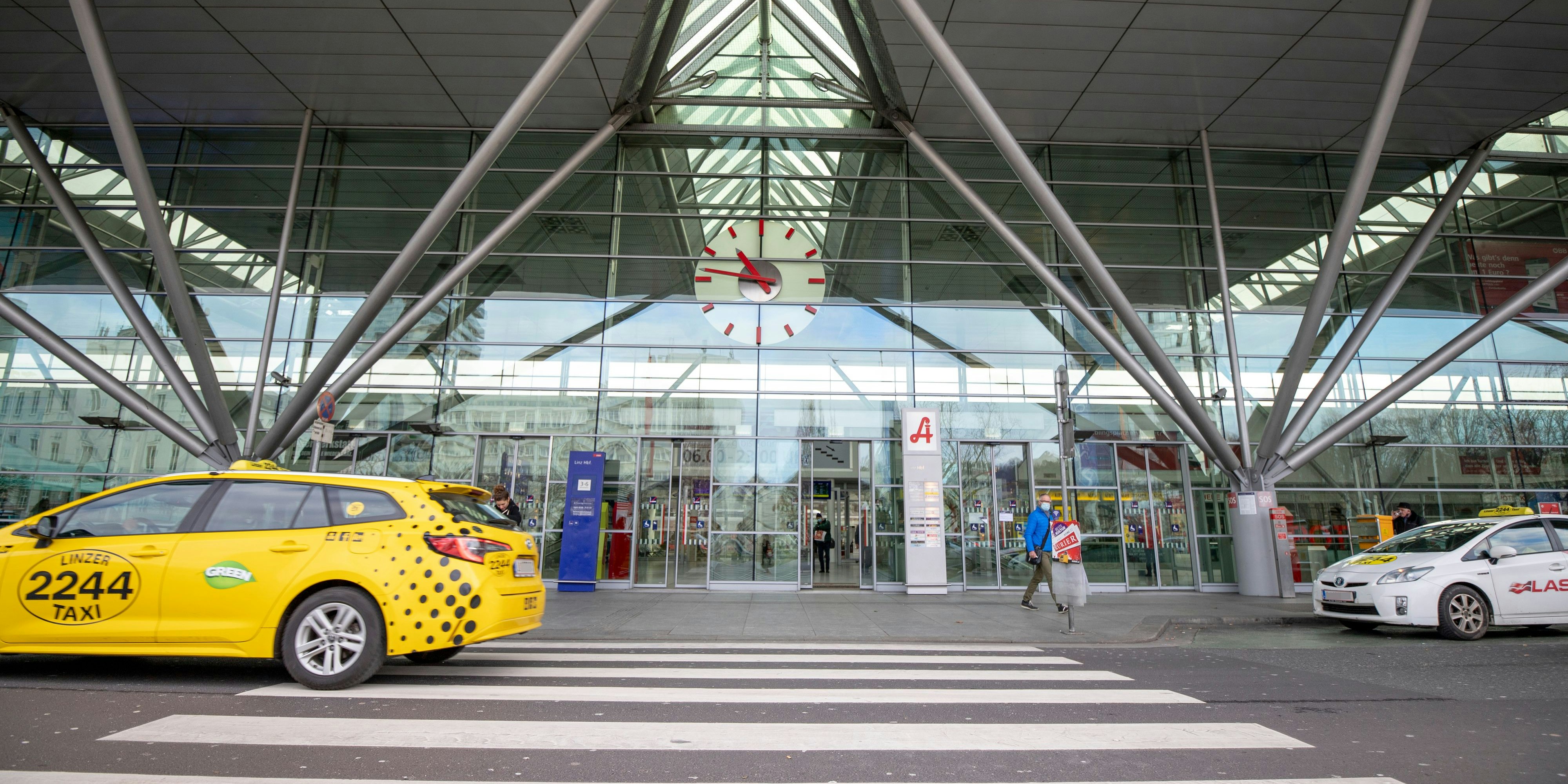 Ein Unbekannter zückte am Hauptbahnhof in Linz ein Messer. (Archivbild)