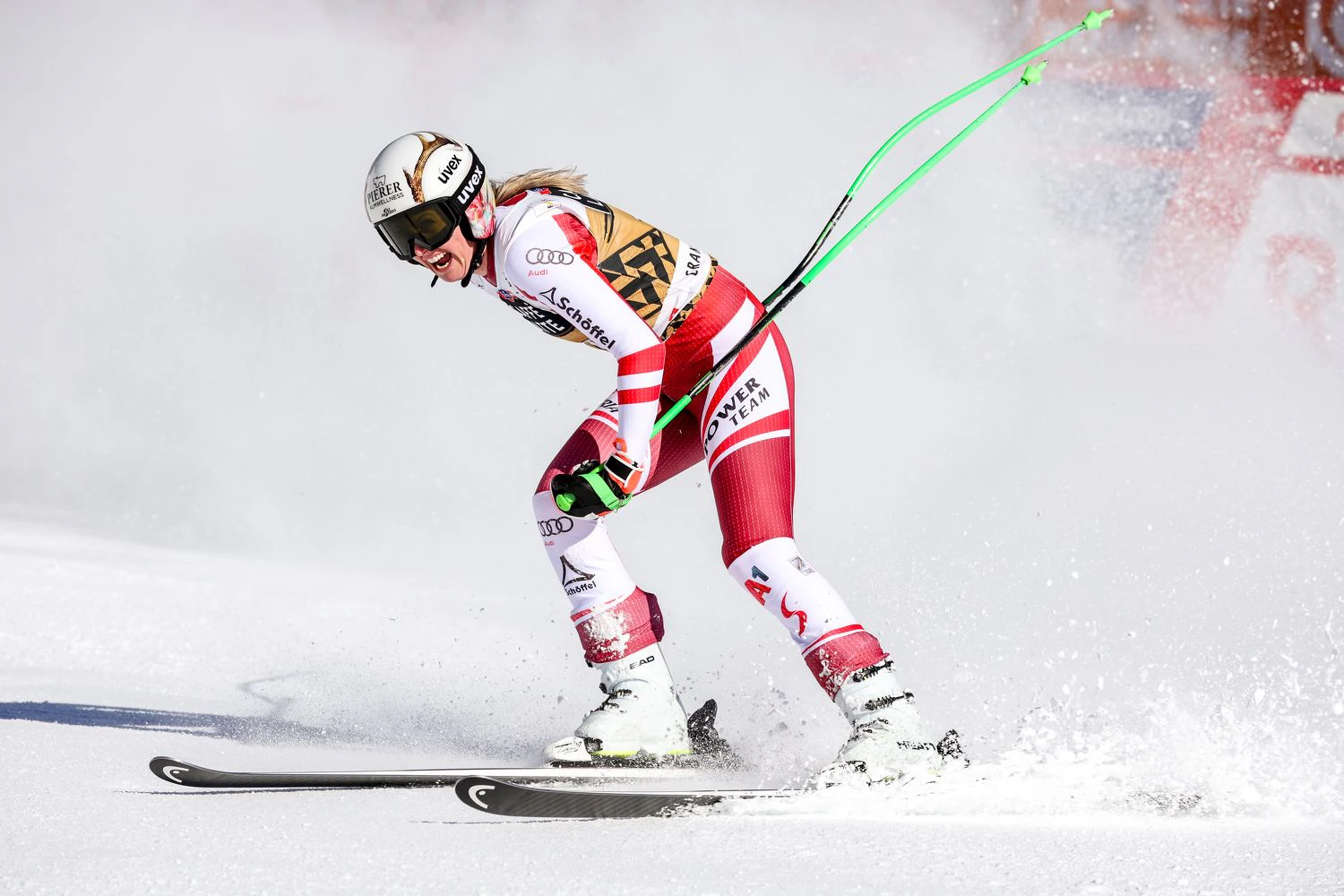 Conny Hütter jubelt über die Podiumsplatzierung.