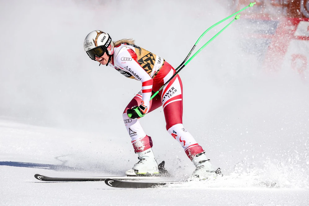 Conny Hütter jubelt über die Podiumsplatzierung.