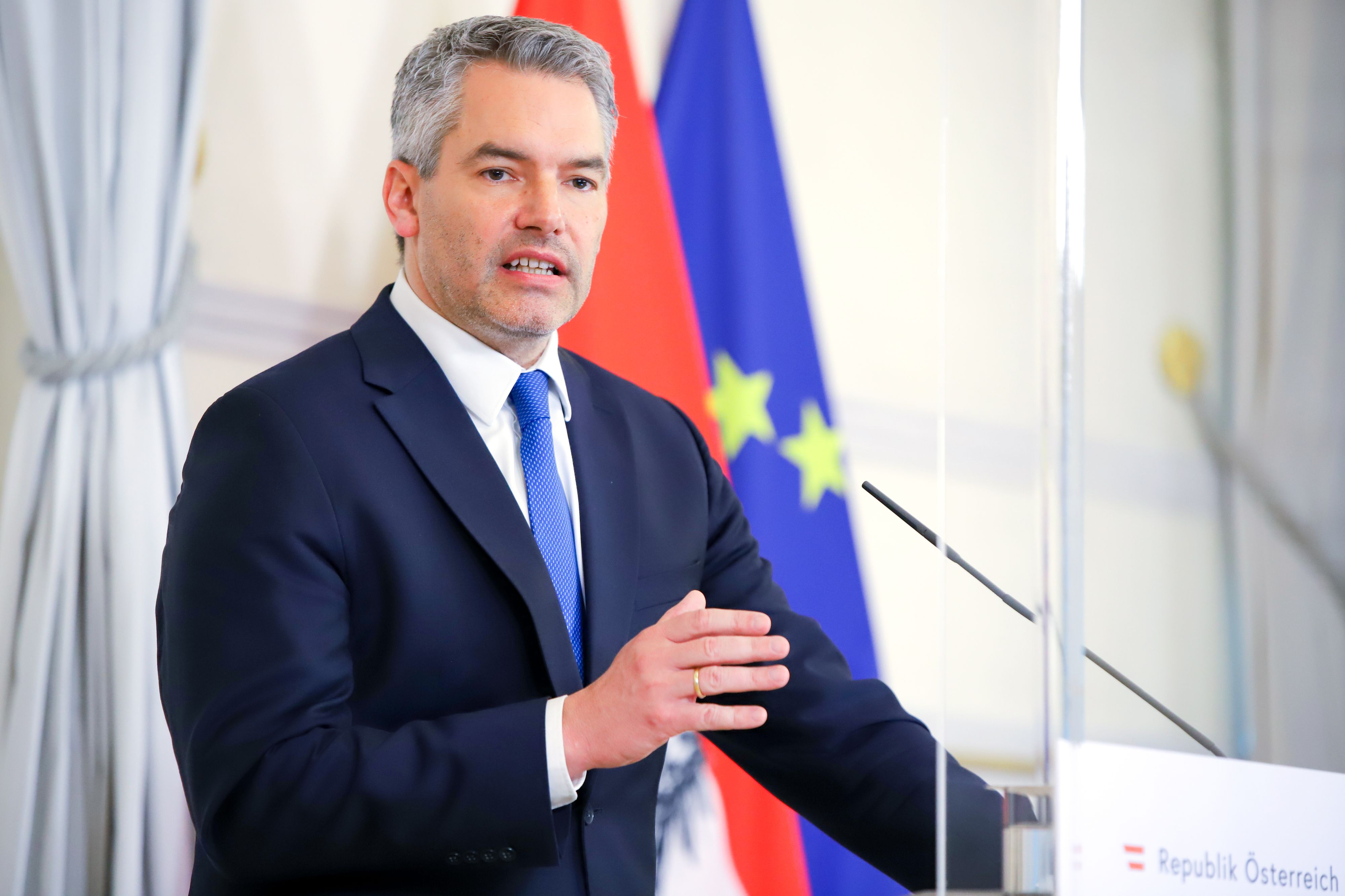 Karl Nehammer bietet Österreich als 