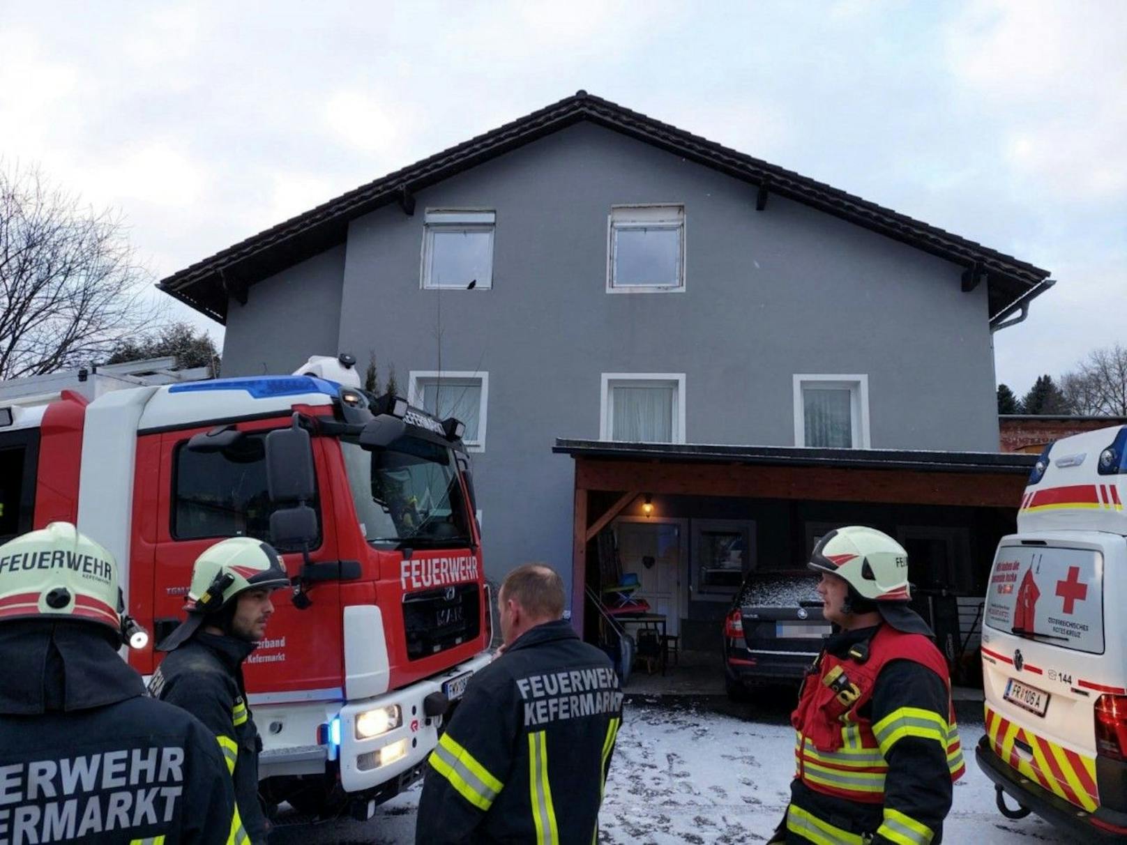 Die Eltern versuchten sie eine halbe Stunde lang selbst zu befreien und alarmierten dann die Einsaztkräfte.