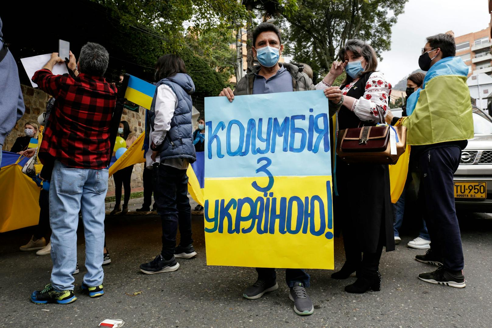 Demonstranten besetzten die russische Botschaft in Bogota (Kolumbien).